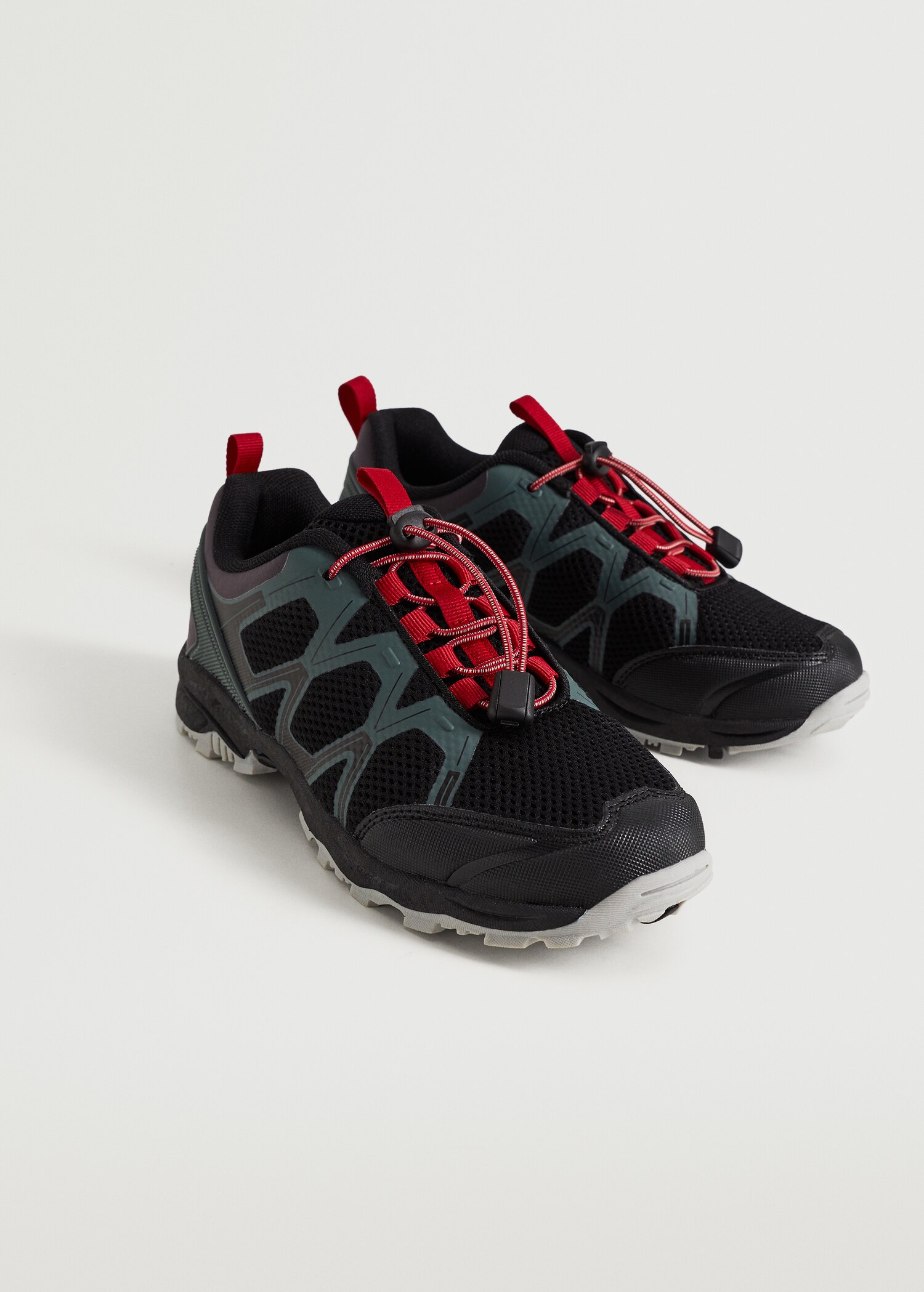 Deportiva suela track - Plano medio