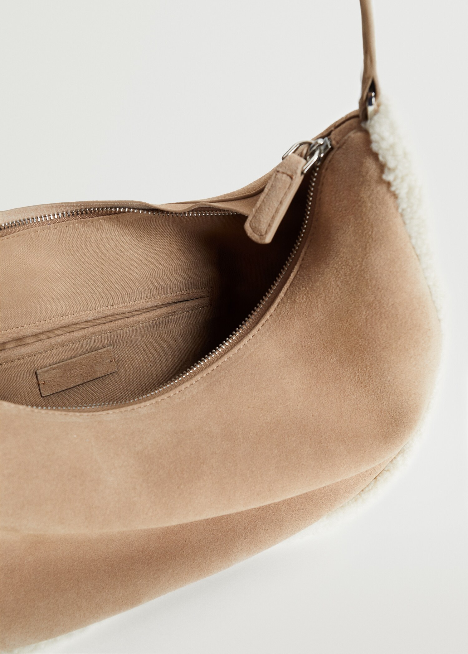 Combined shearling-effect leather bag - Details of the article 2