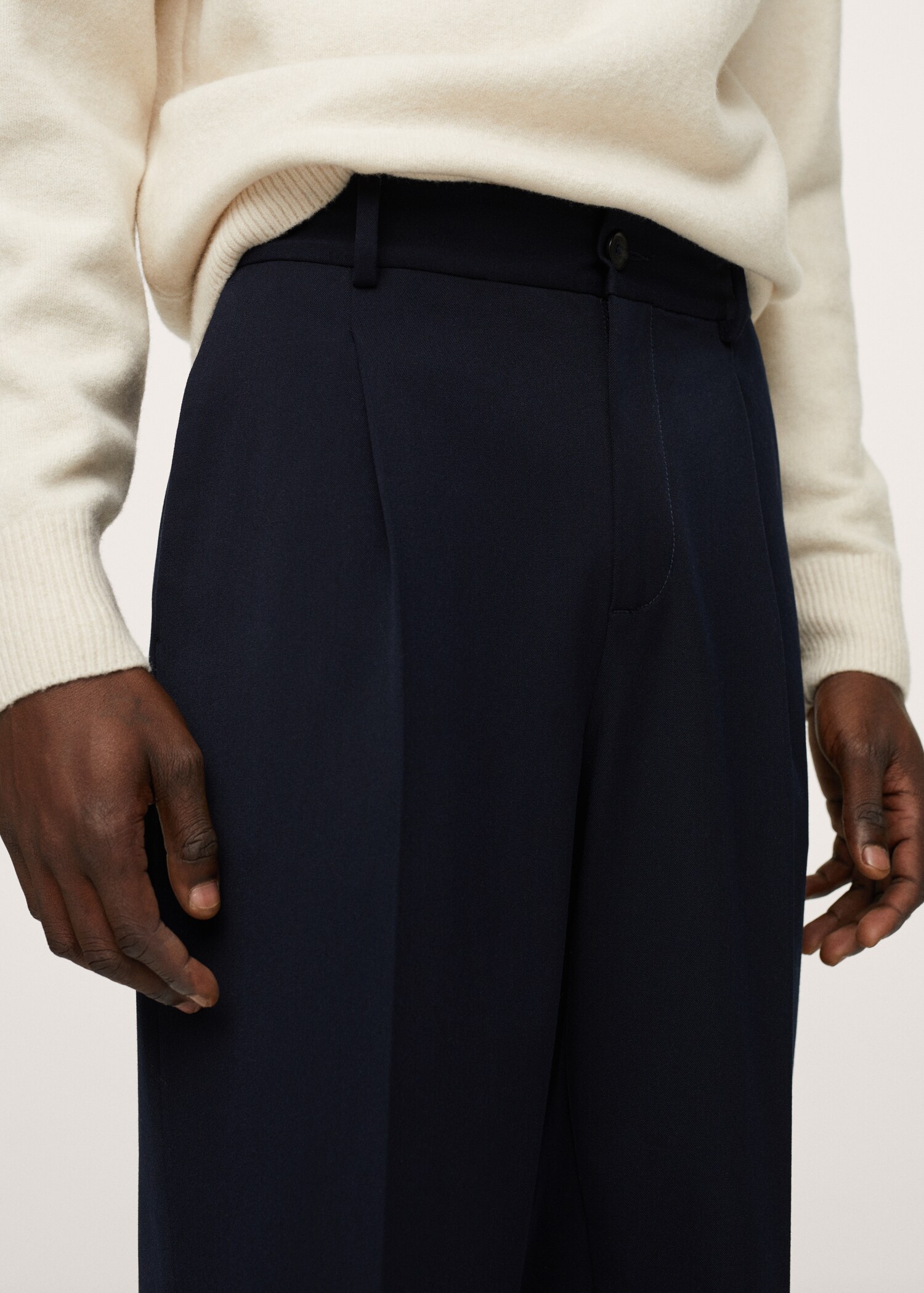 Loose-fit pleated trousers  - Details of the article 1