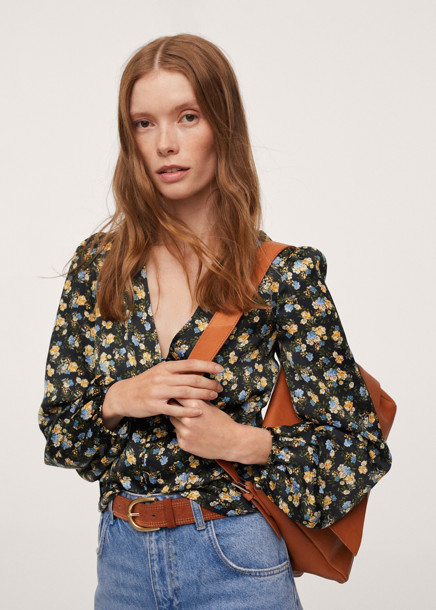 Buttoned flowy blouse - Details of the article 1