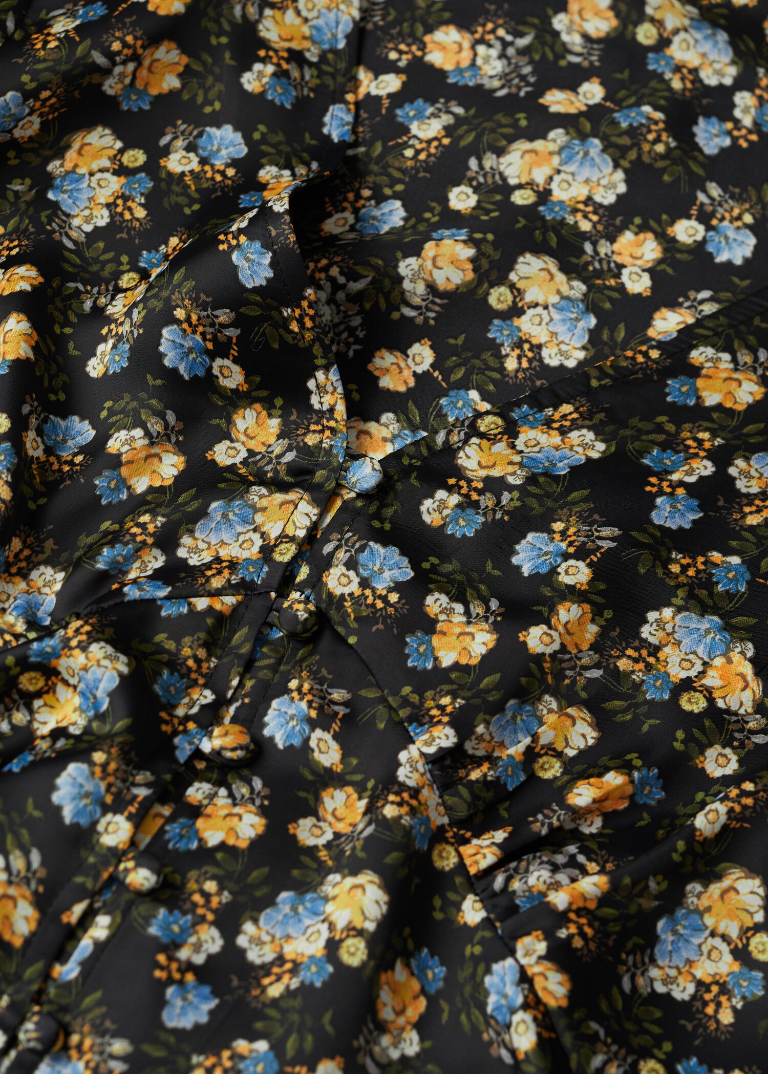 Buttoned flowy blouse - Details of the article 8