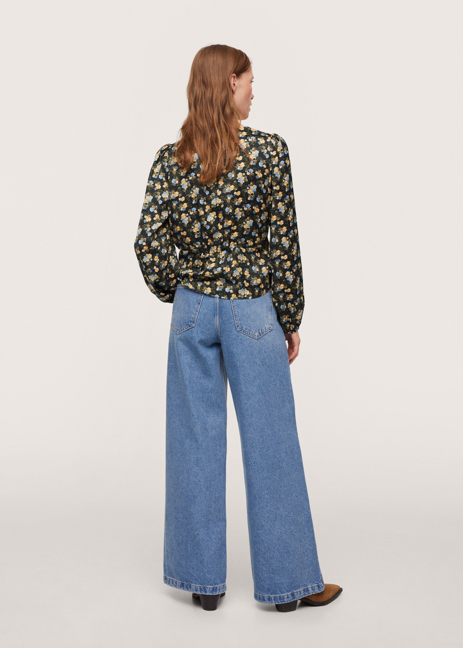 Buttoned flowy blouse - Reverse of the article