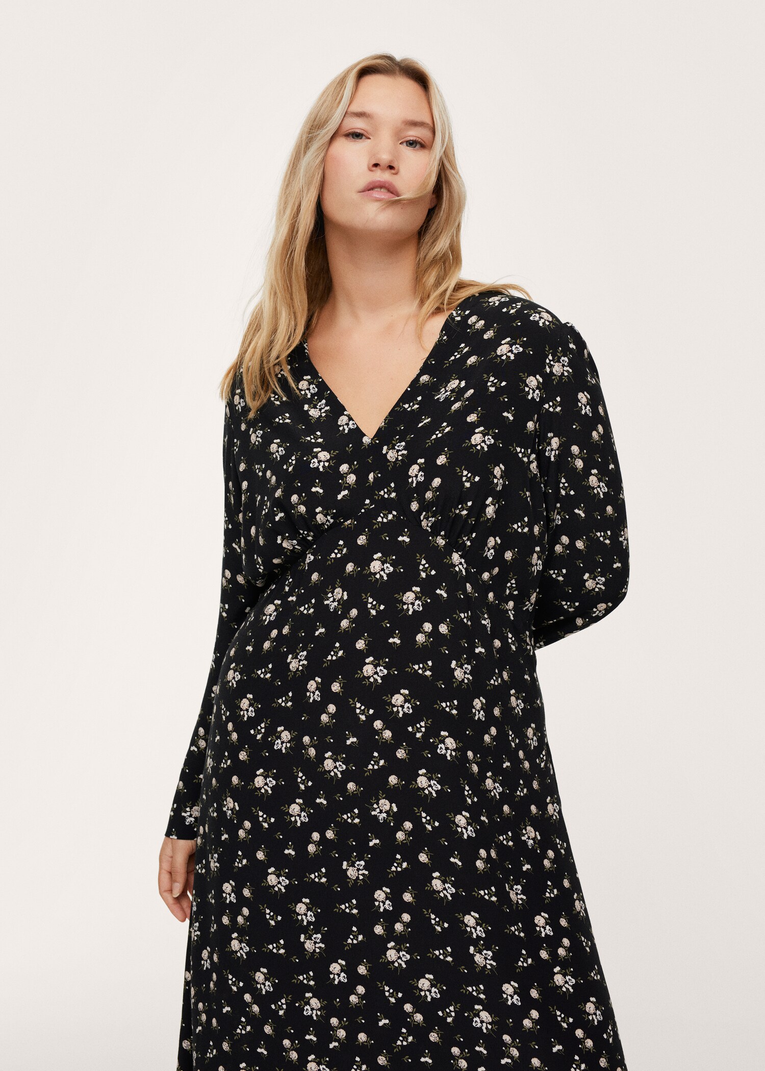 Vestido estampado flores - Plano medio