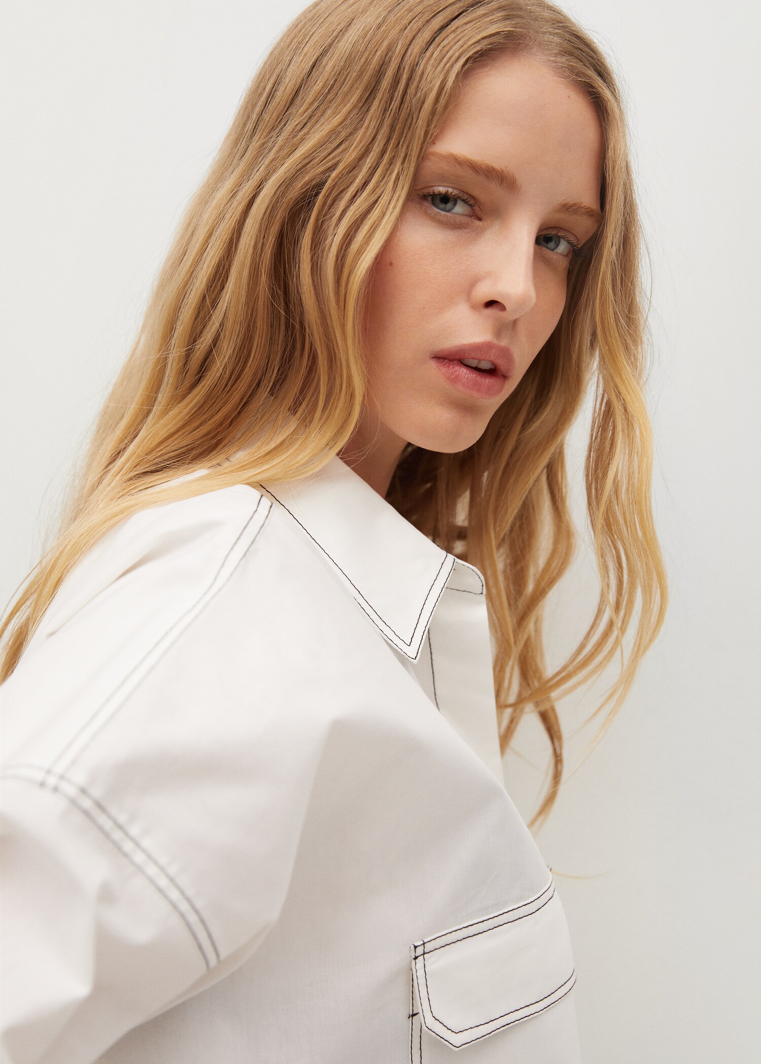 Contrasting seams cotton shirt - Details of the article 2