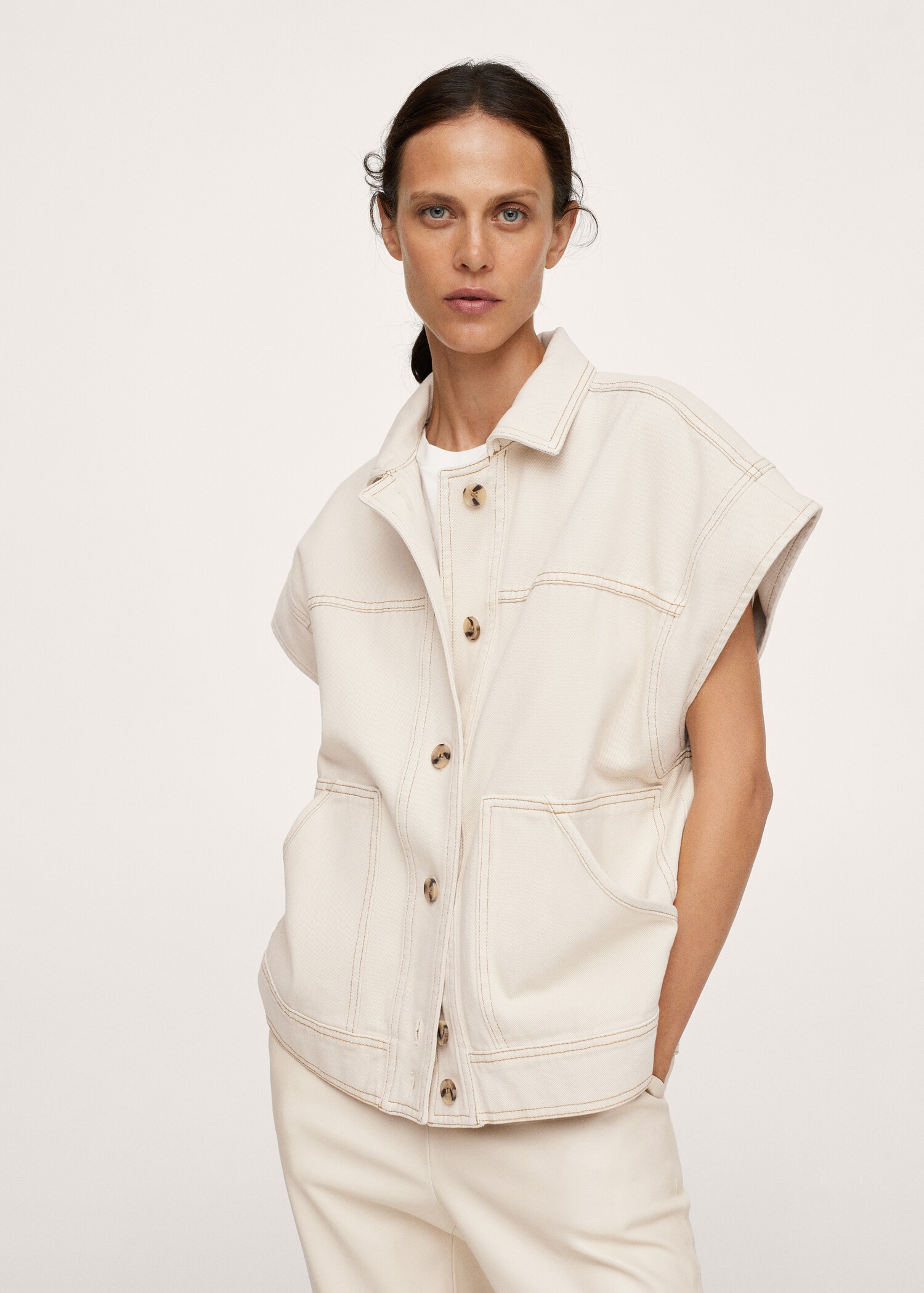 Chaleco denim oversize - Plano medio
