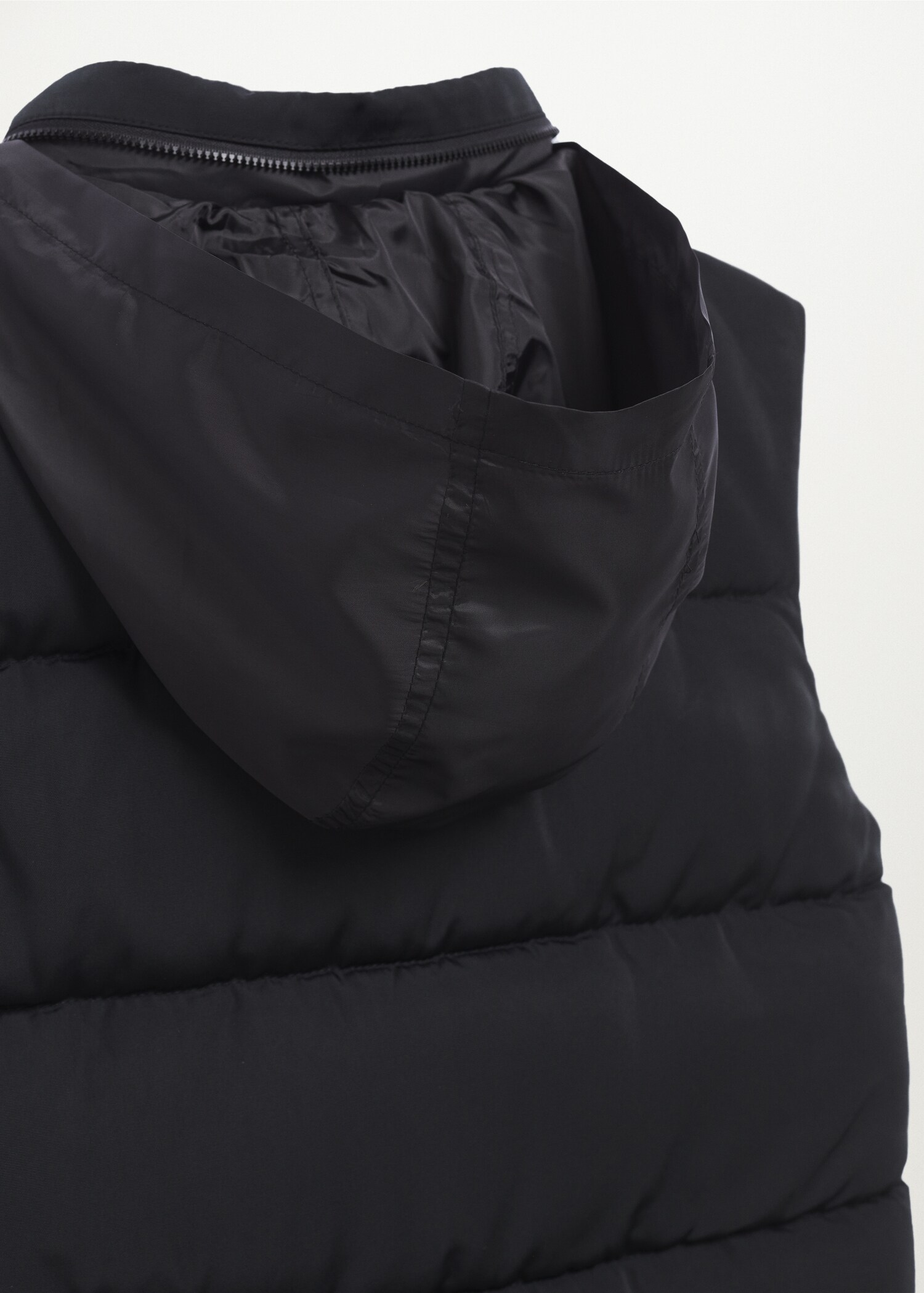 Prošívaná vesta se skrytou kapucí - Detail zboží 8
