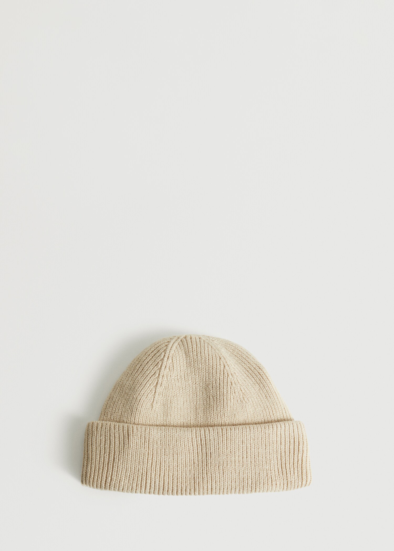 Short knitted hat - Article without model