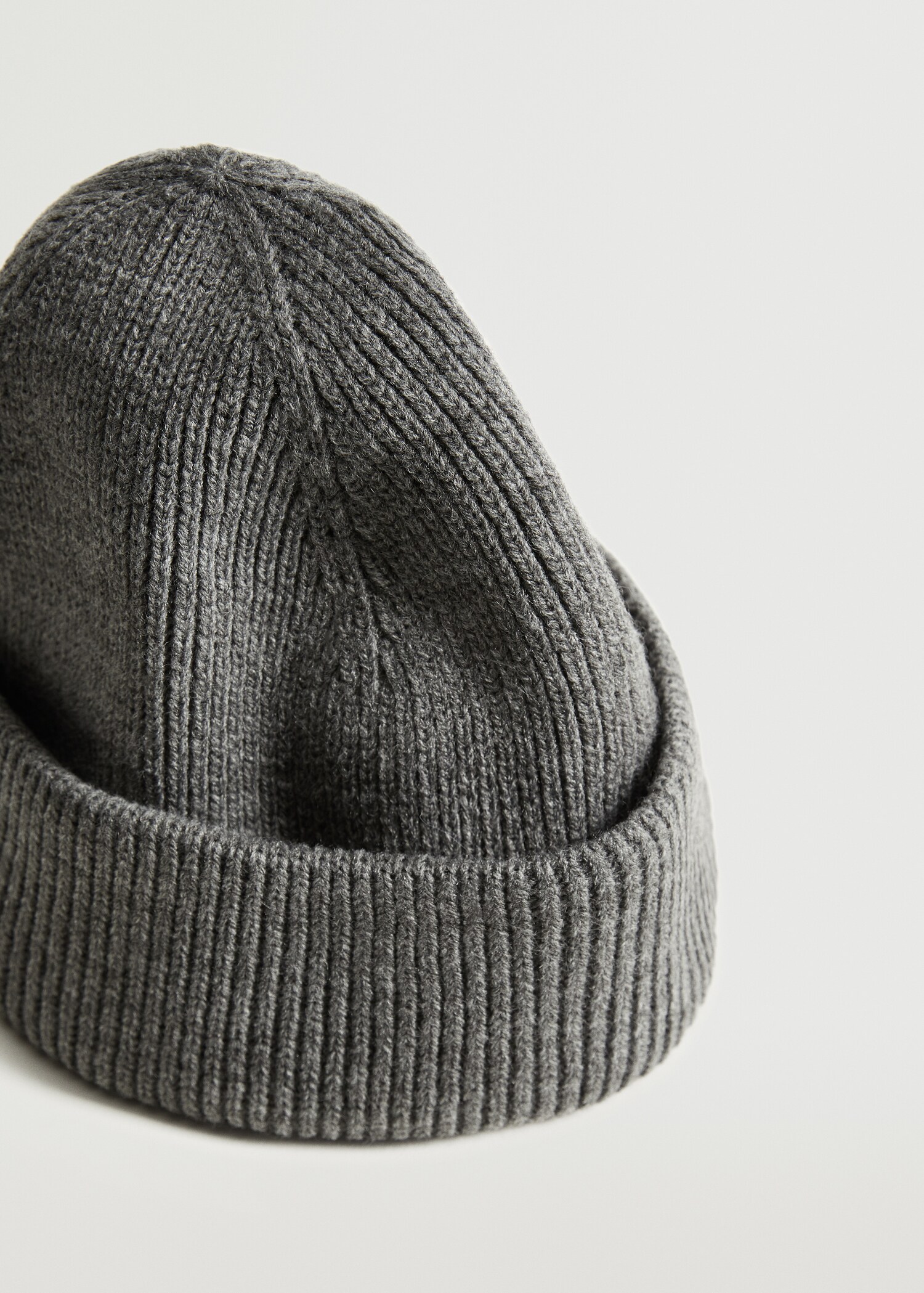 Short knitted hat - Details of the article 2