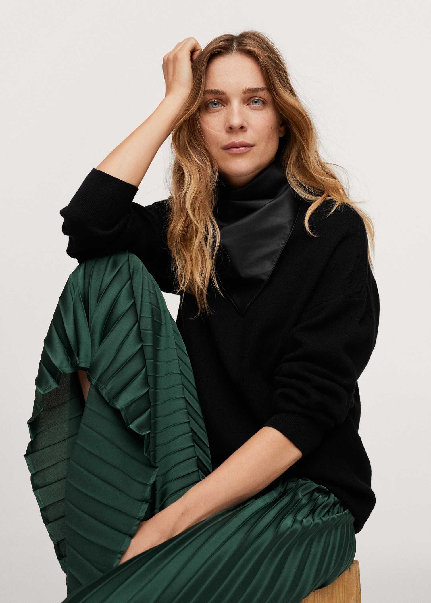 Satin pleated skirt - Details of the article 1