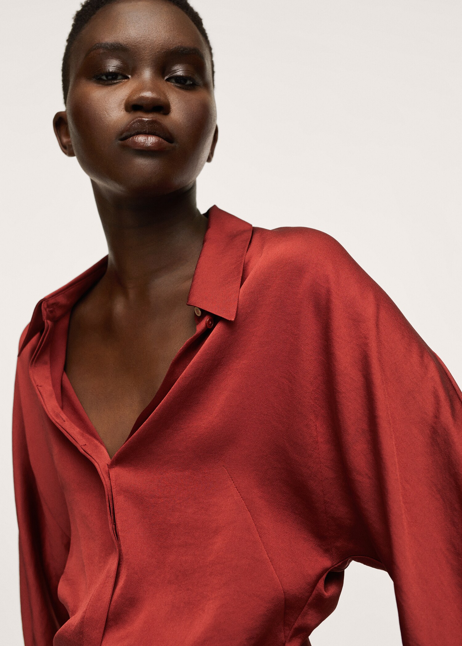 Camisa fluida satinada - Detalle del artículo 1