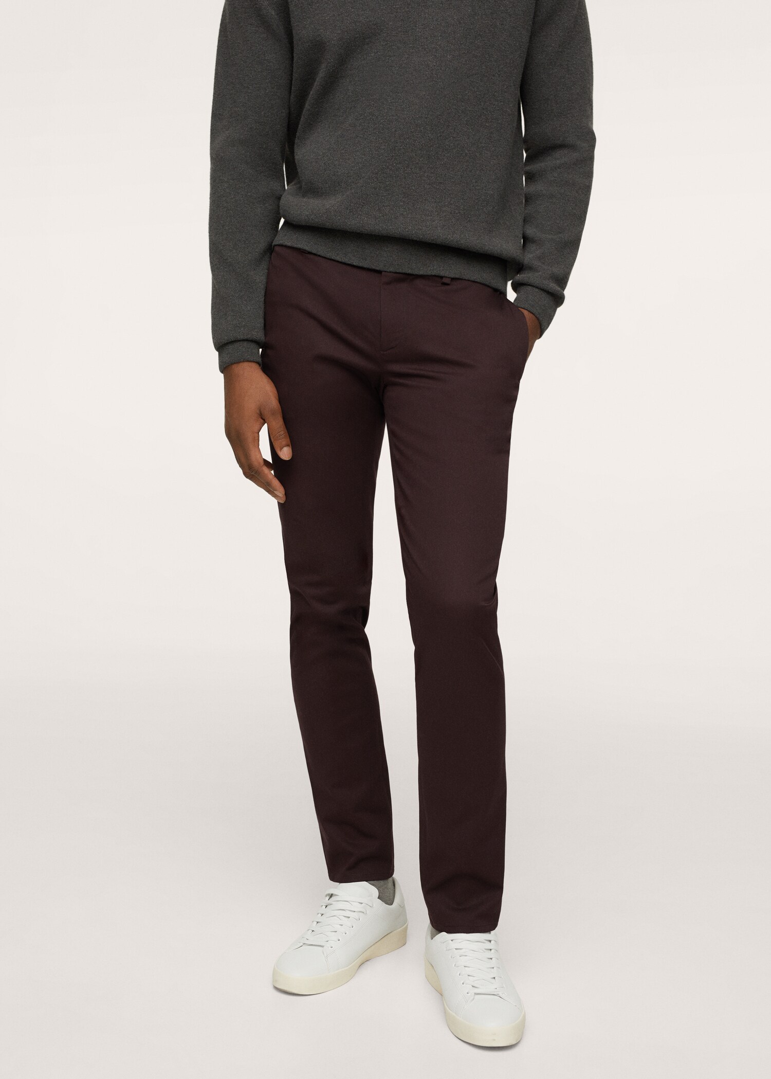 Pantalón chino slim fit - Plano medio