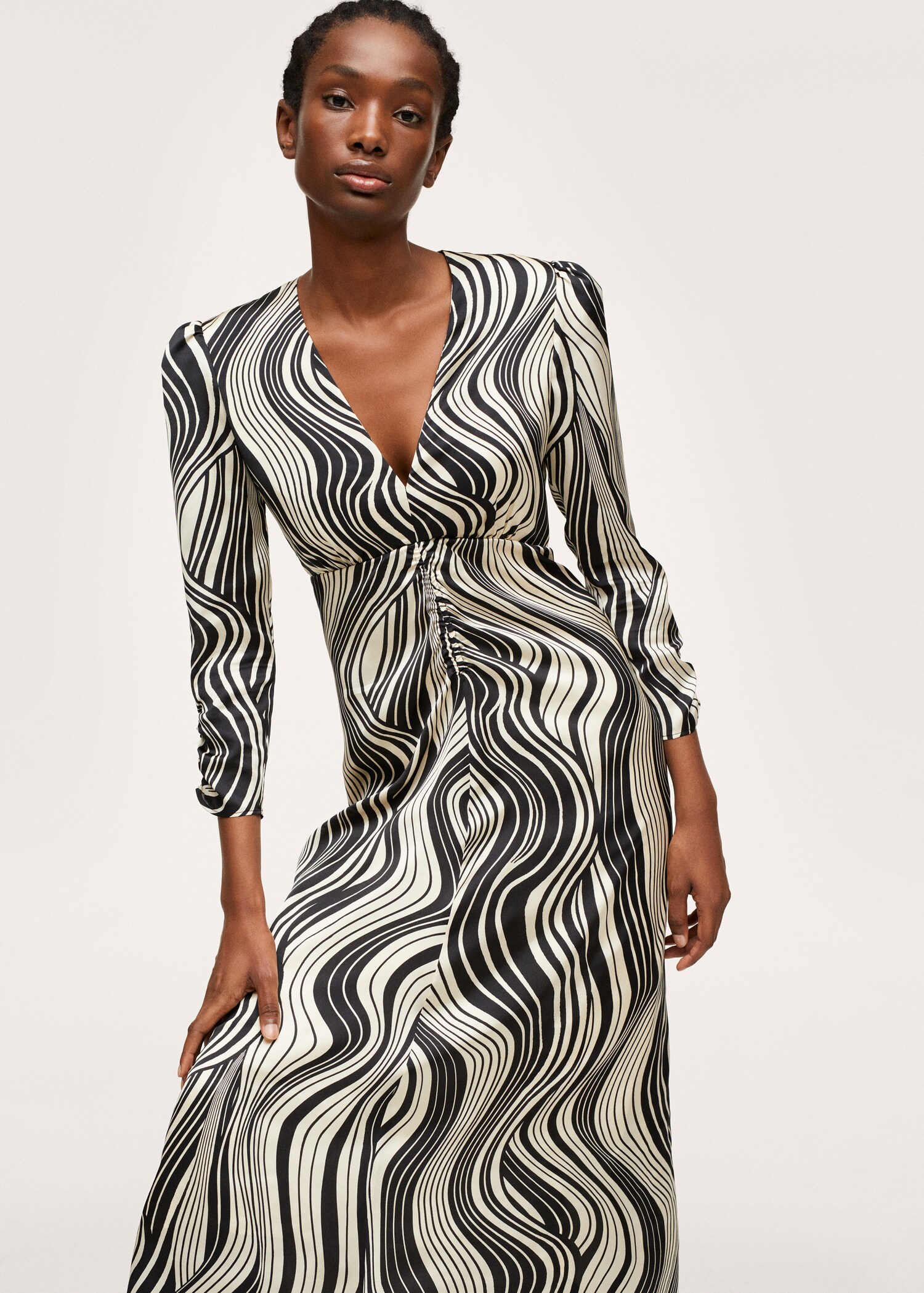 Vestido estampado midi - Plano medio