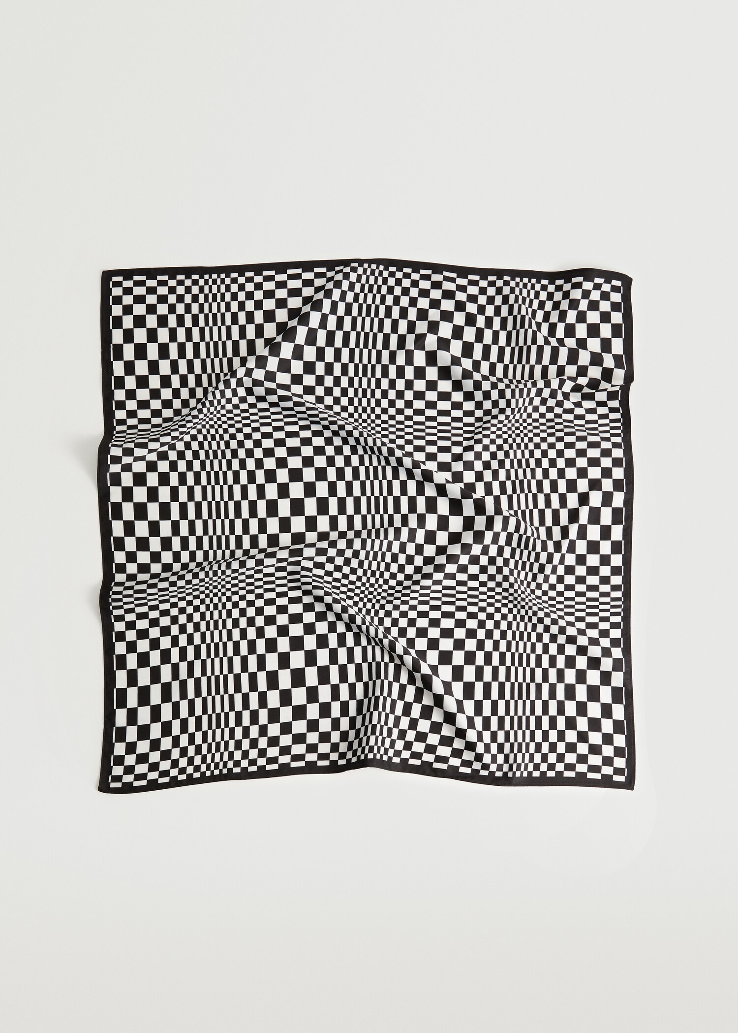 Pañuelo estampado cuadros - Plano medio