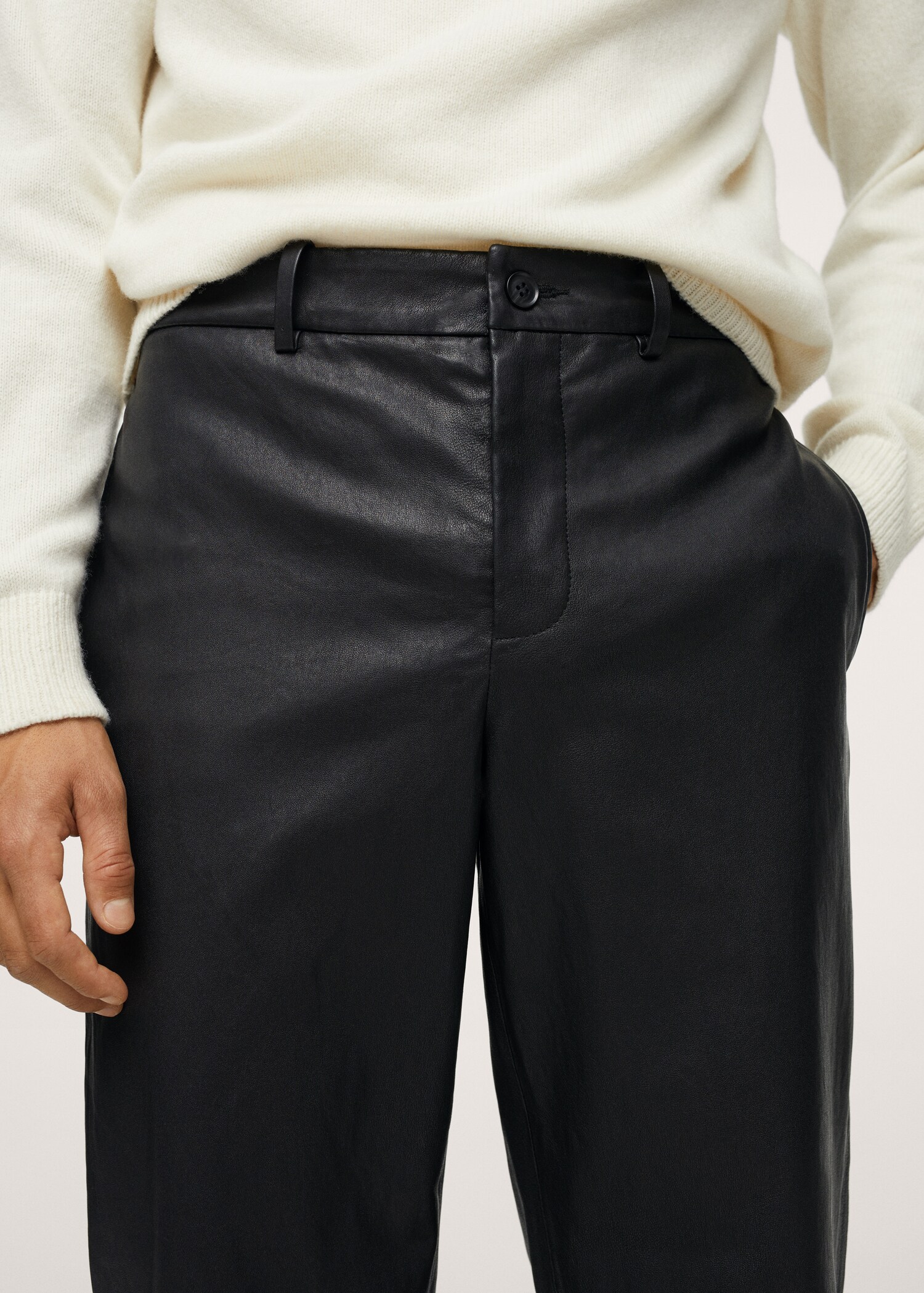 Pantalón piel regular fit - Detalle del artículo 2