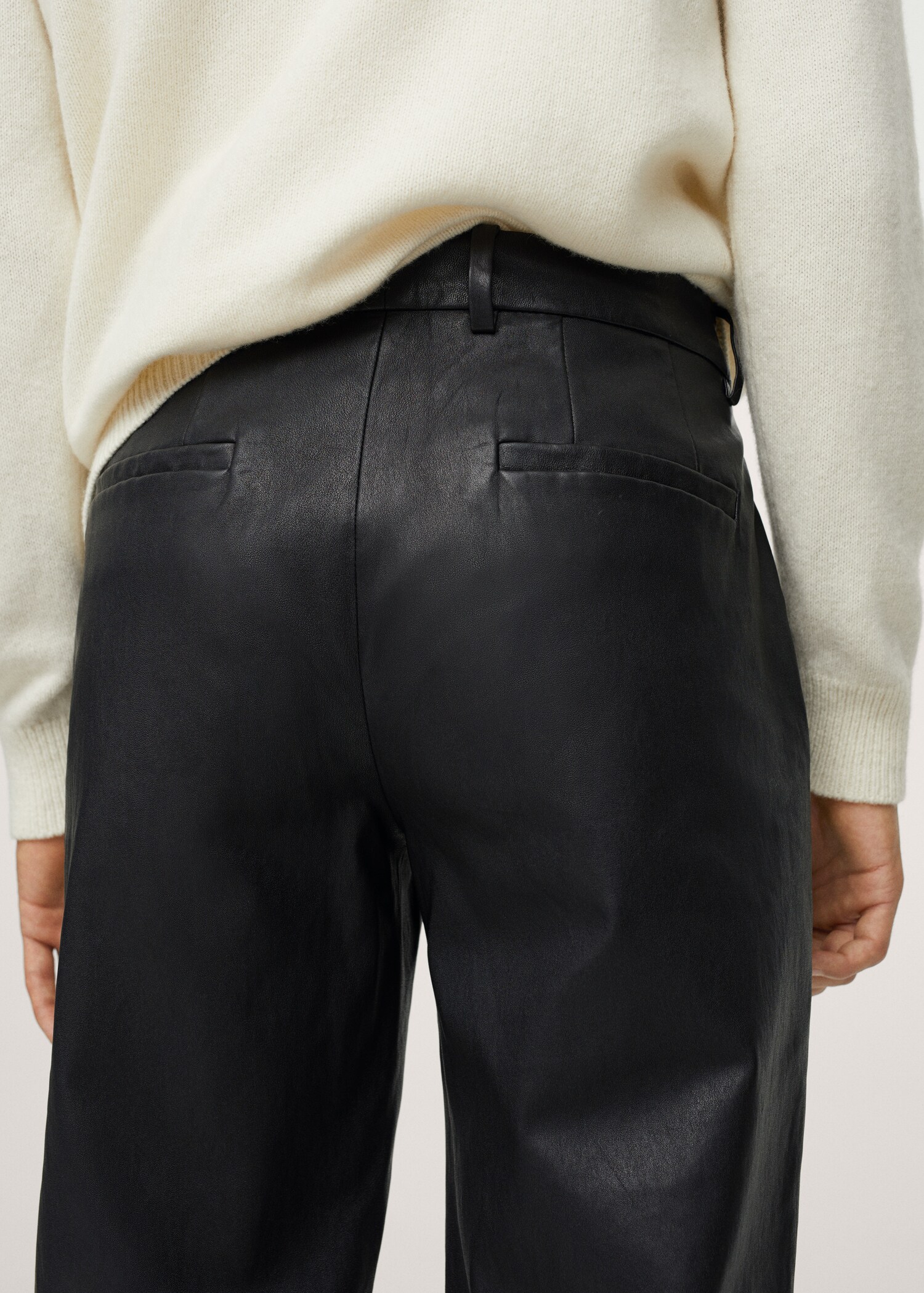 Pantalón piel regular fit - Detalle del artículo 3