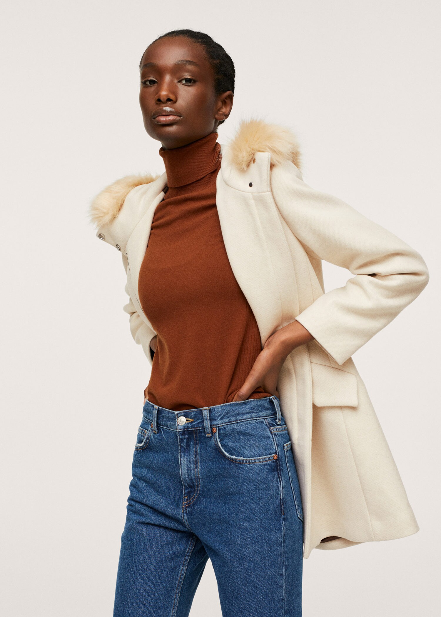 Faux fur hooded coat removable - Details of the article 3