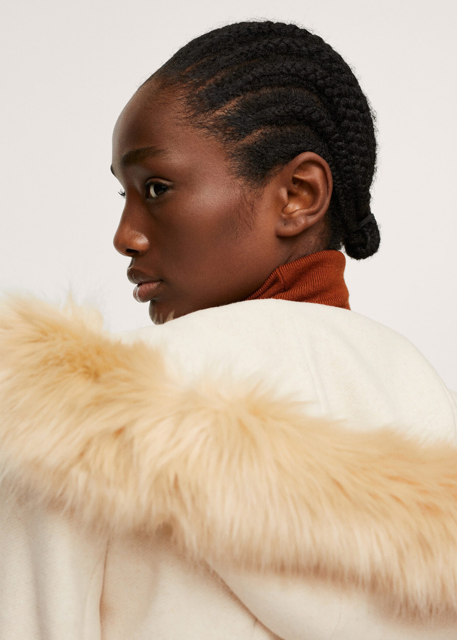 Faux fur hooded coat removable - Details of the article 4