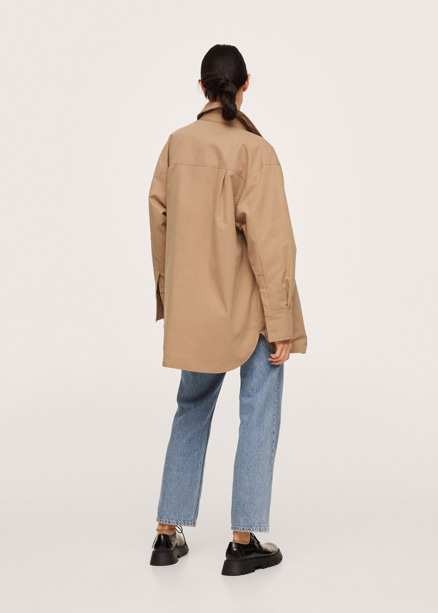 Sobrecamisa oversize bolsillos - Reverso del artículo
