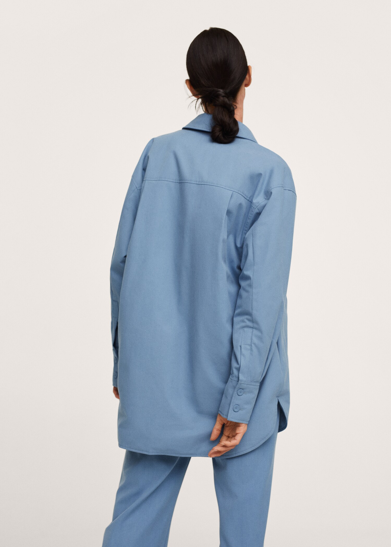Oversized Overshirt mit Taschen - Rückseite des Artikels