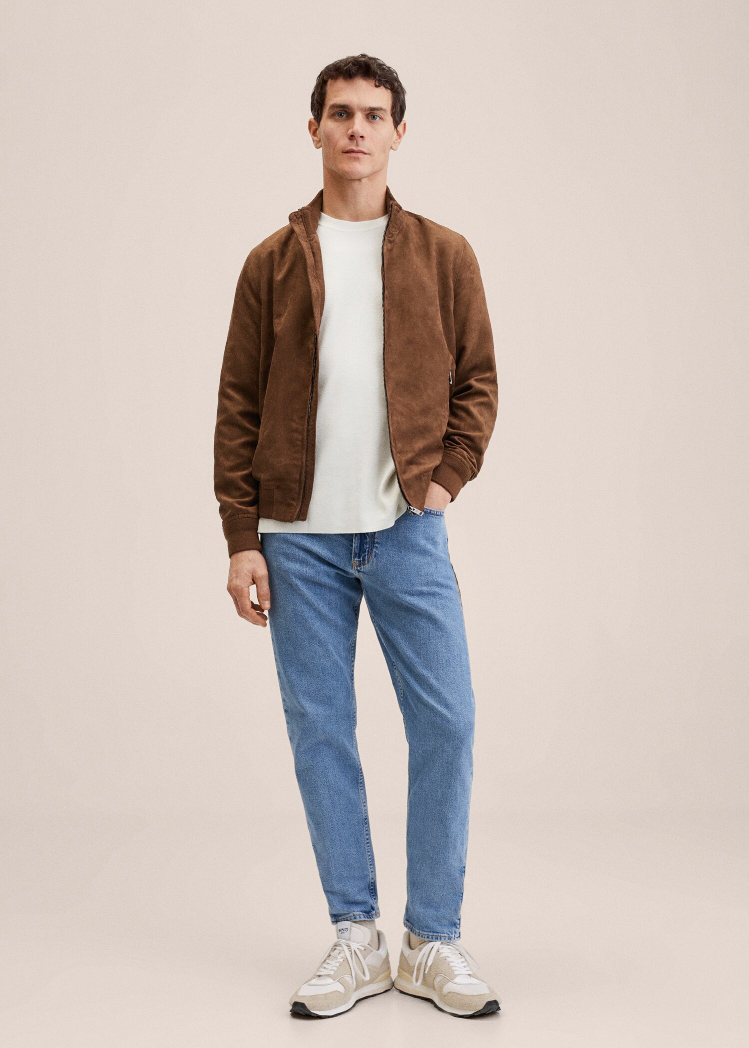 Cazadora bomber efecto ante - Plano general