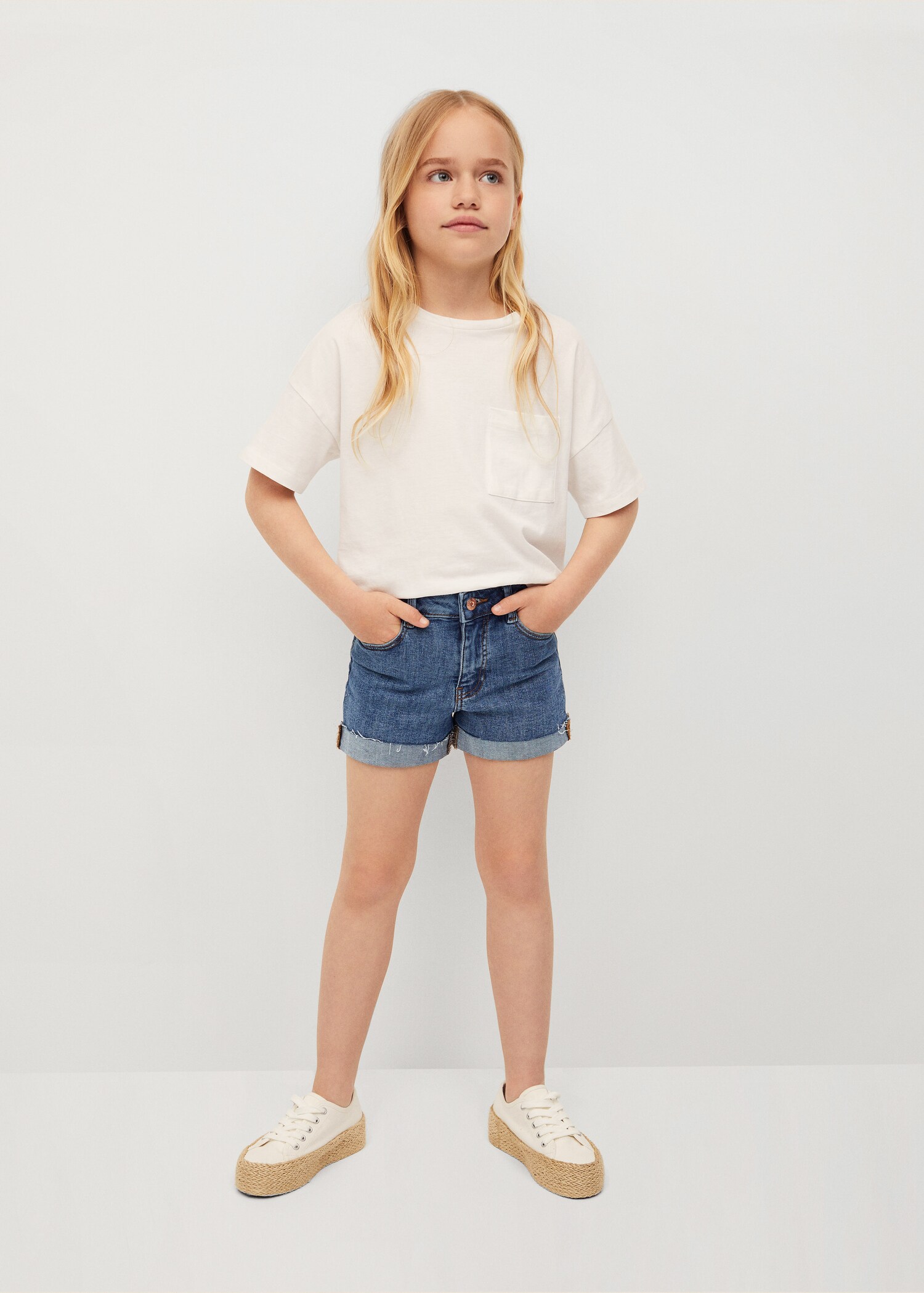 Short denim bajo vuelto - Plano general