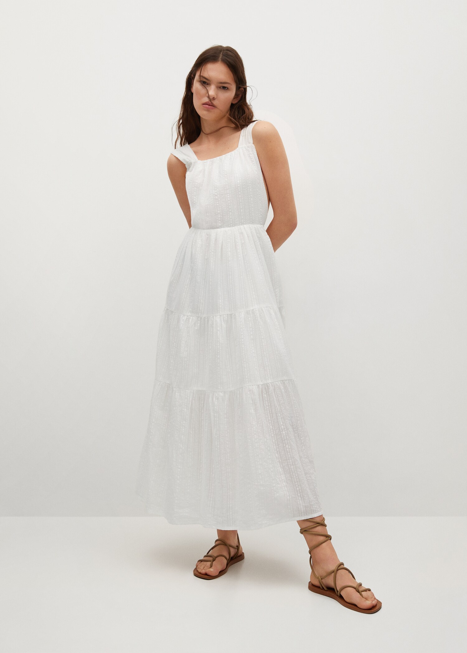 Vestido espalda abierta - Plano general