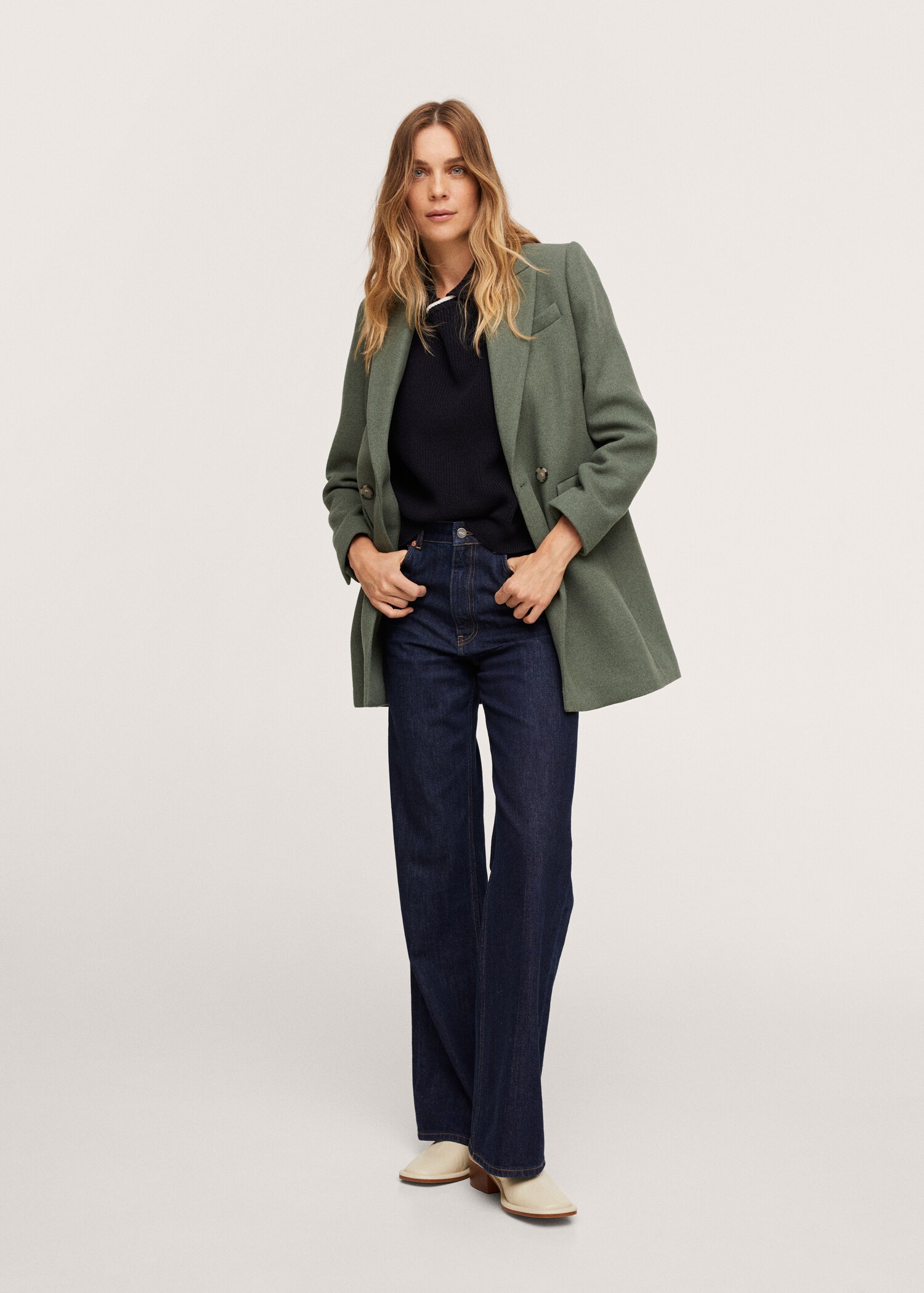 Wool double-breasted coat - General plane