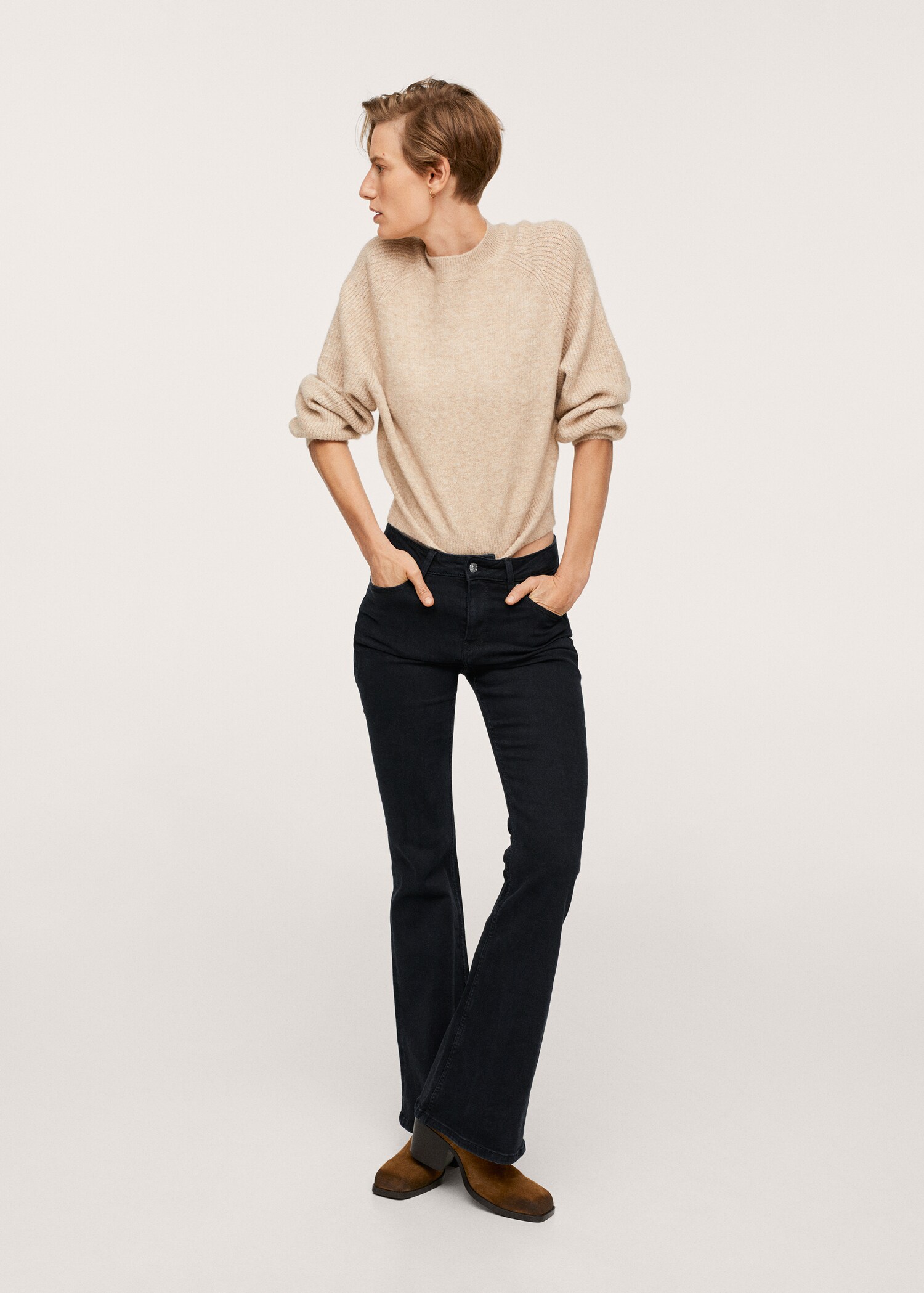 Mid-rise flared jeans - General plane