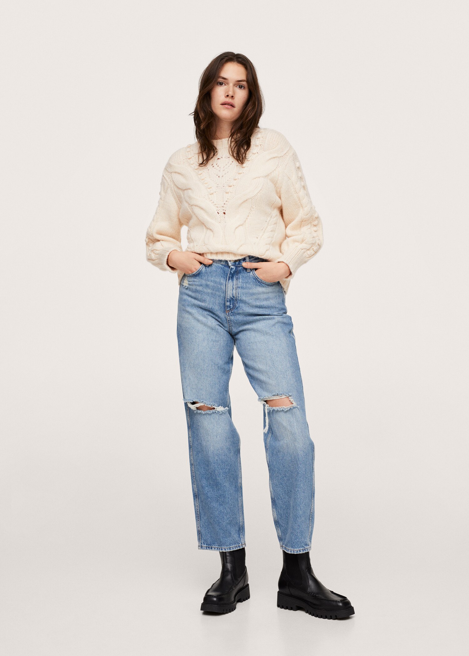 Contrasting knit sweater - General plane