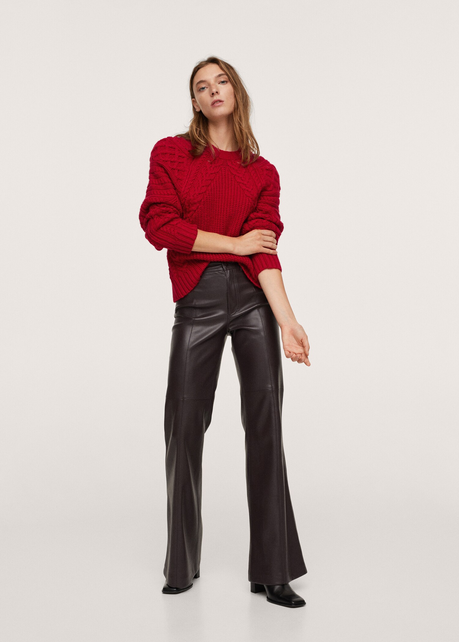 Contrasting knit sweater - General plane