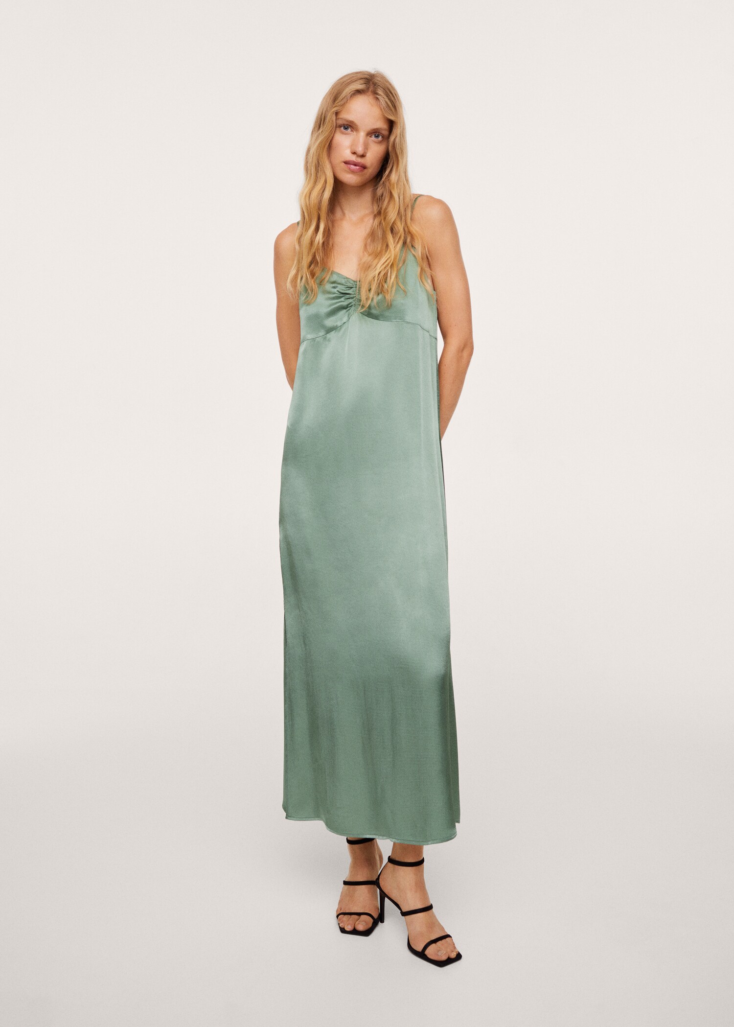 Vestido lencero satinado - Plano general