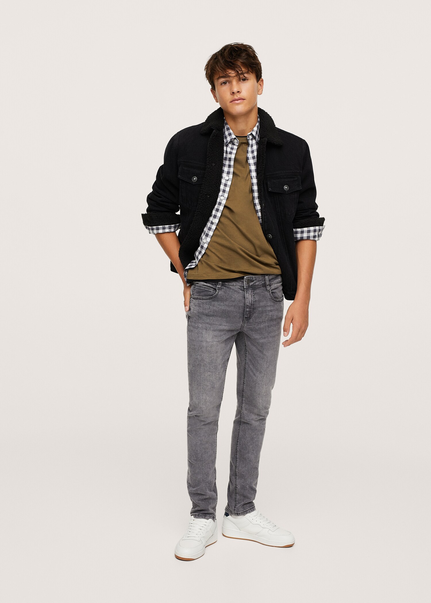 Jeans skinny desgastado - Plano general