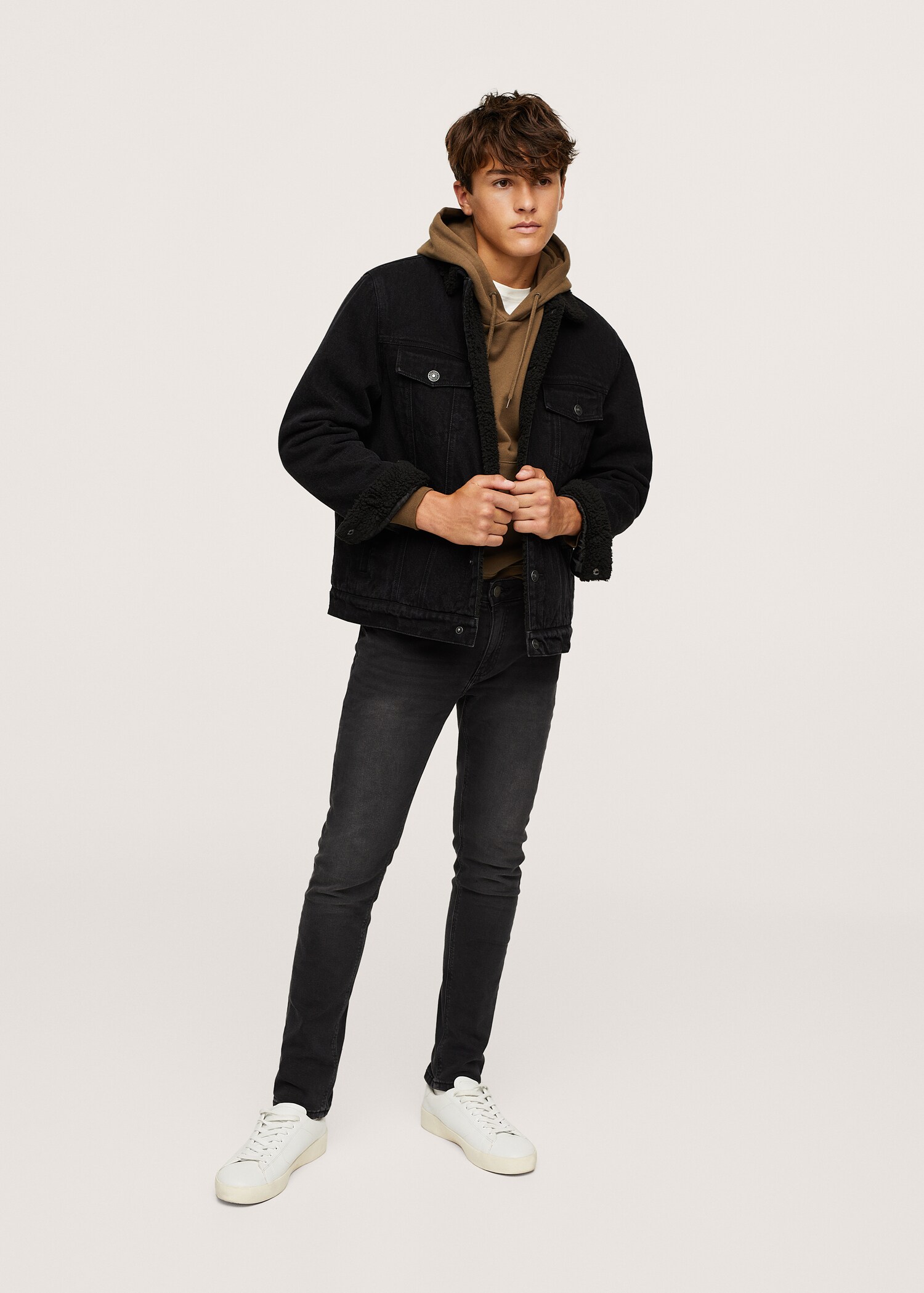 Jeans skinny desgastado - Plano general