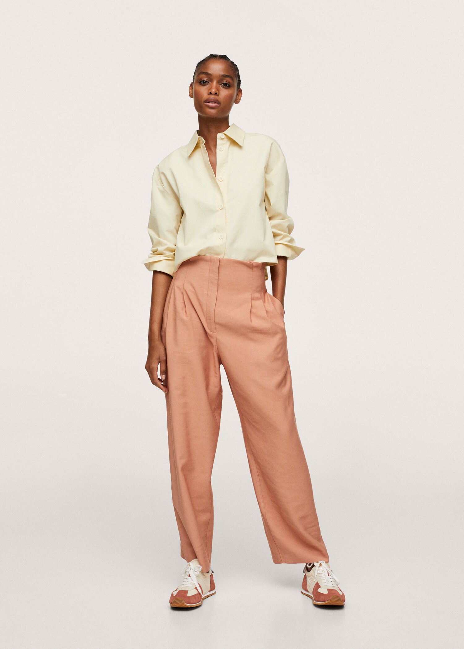 Pantalón crop pinzas - Plano general