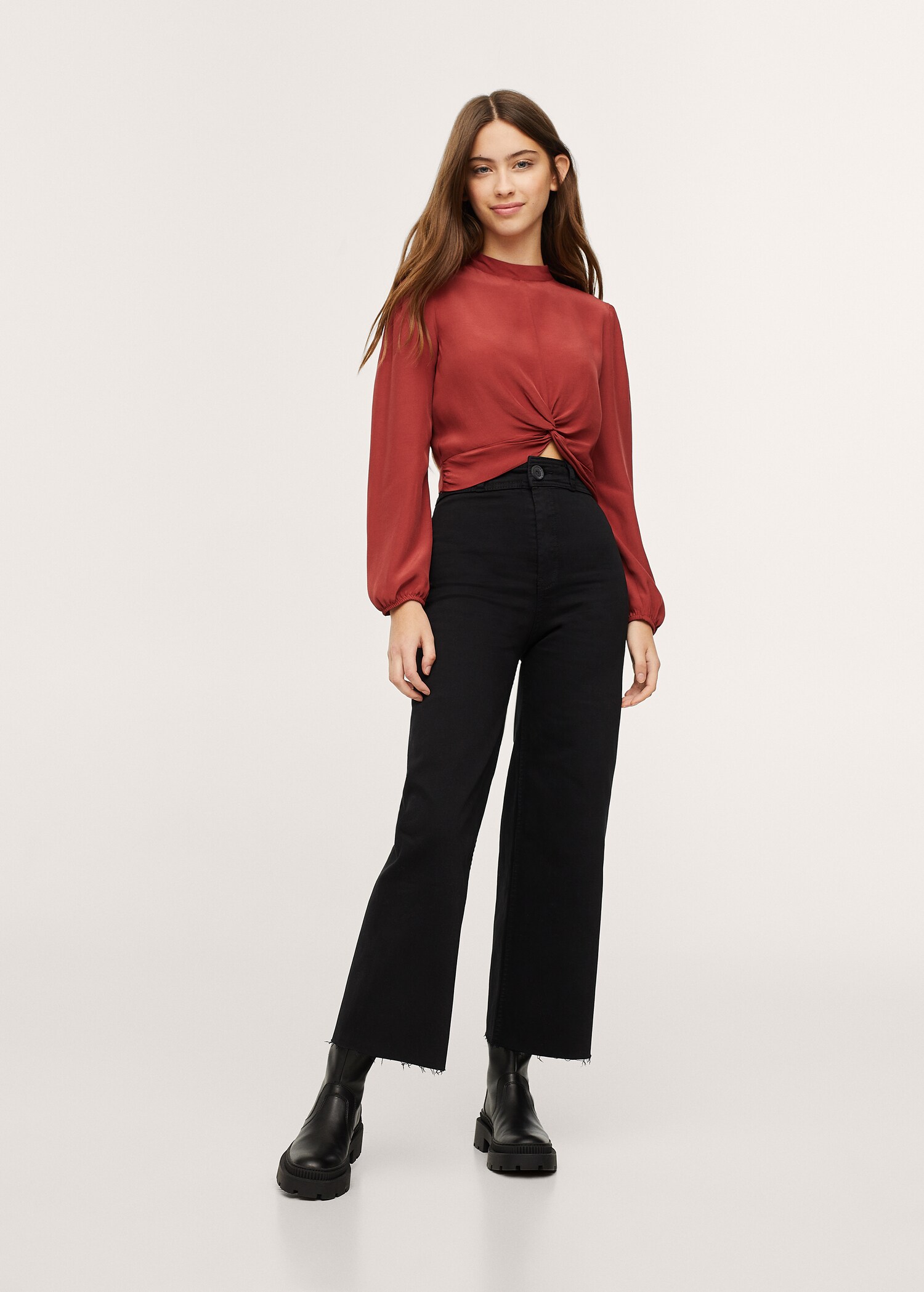 Blusa fluida nudo - Plano general