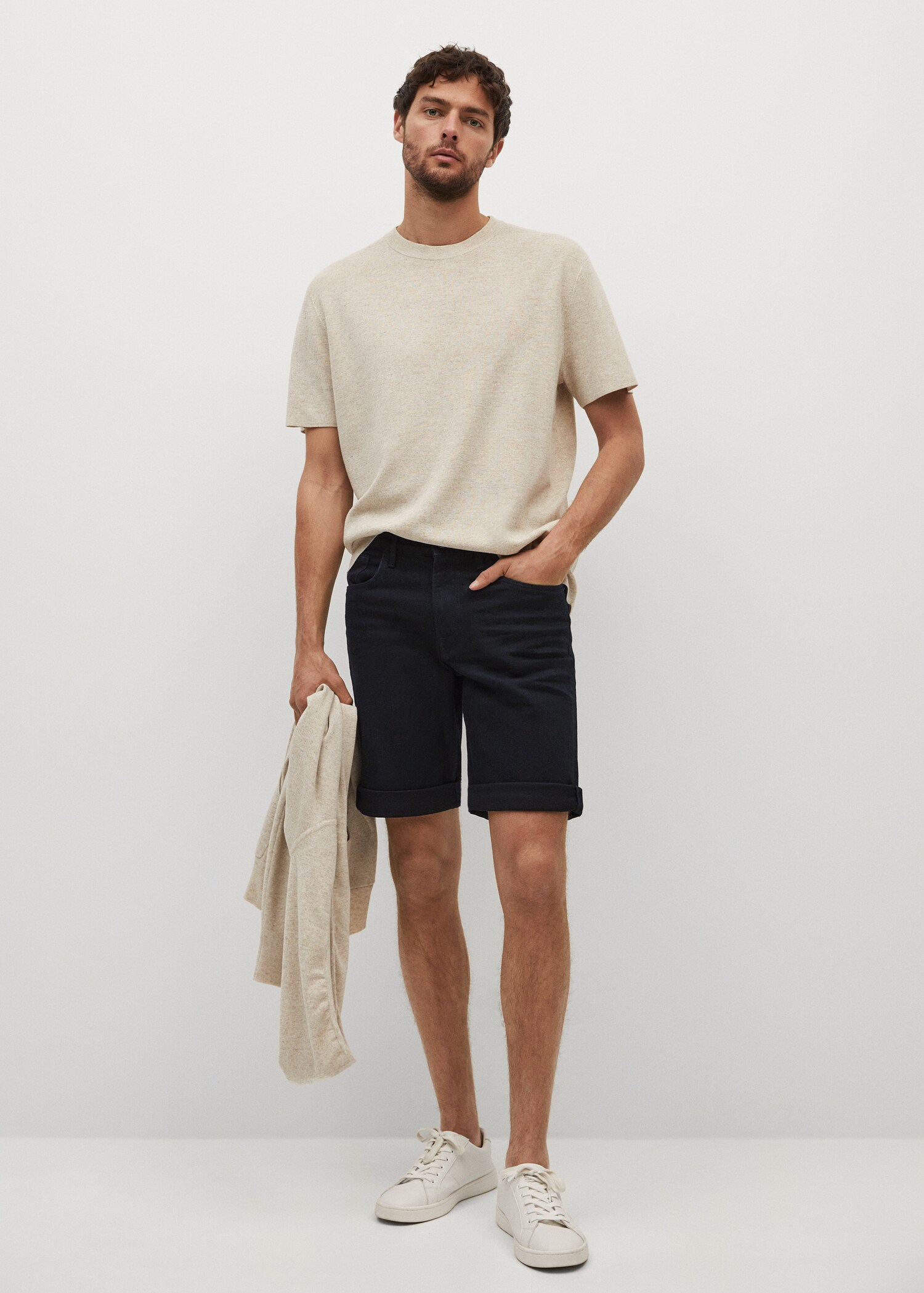Bermudas vaqueras negras - Plano general