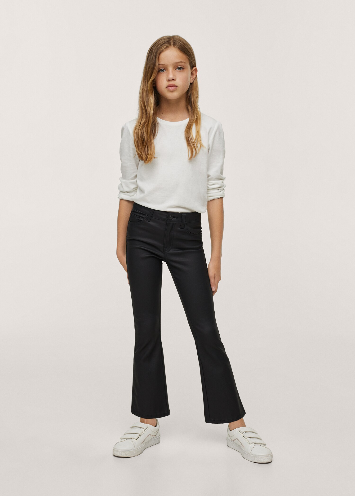 Jeans flare encerados - Plano general