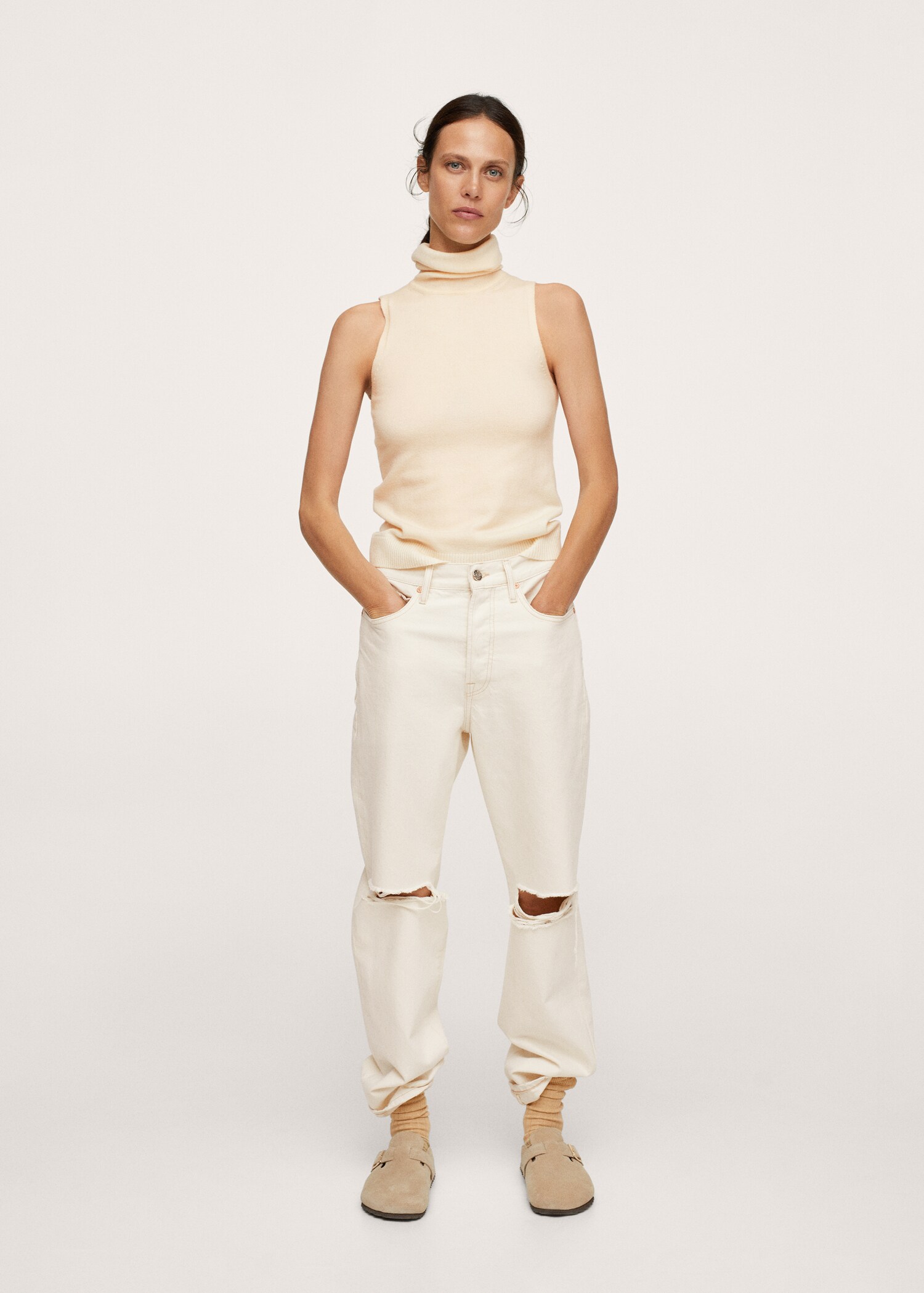 Turtleneck knit top - General plane