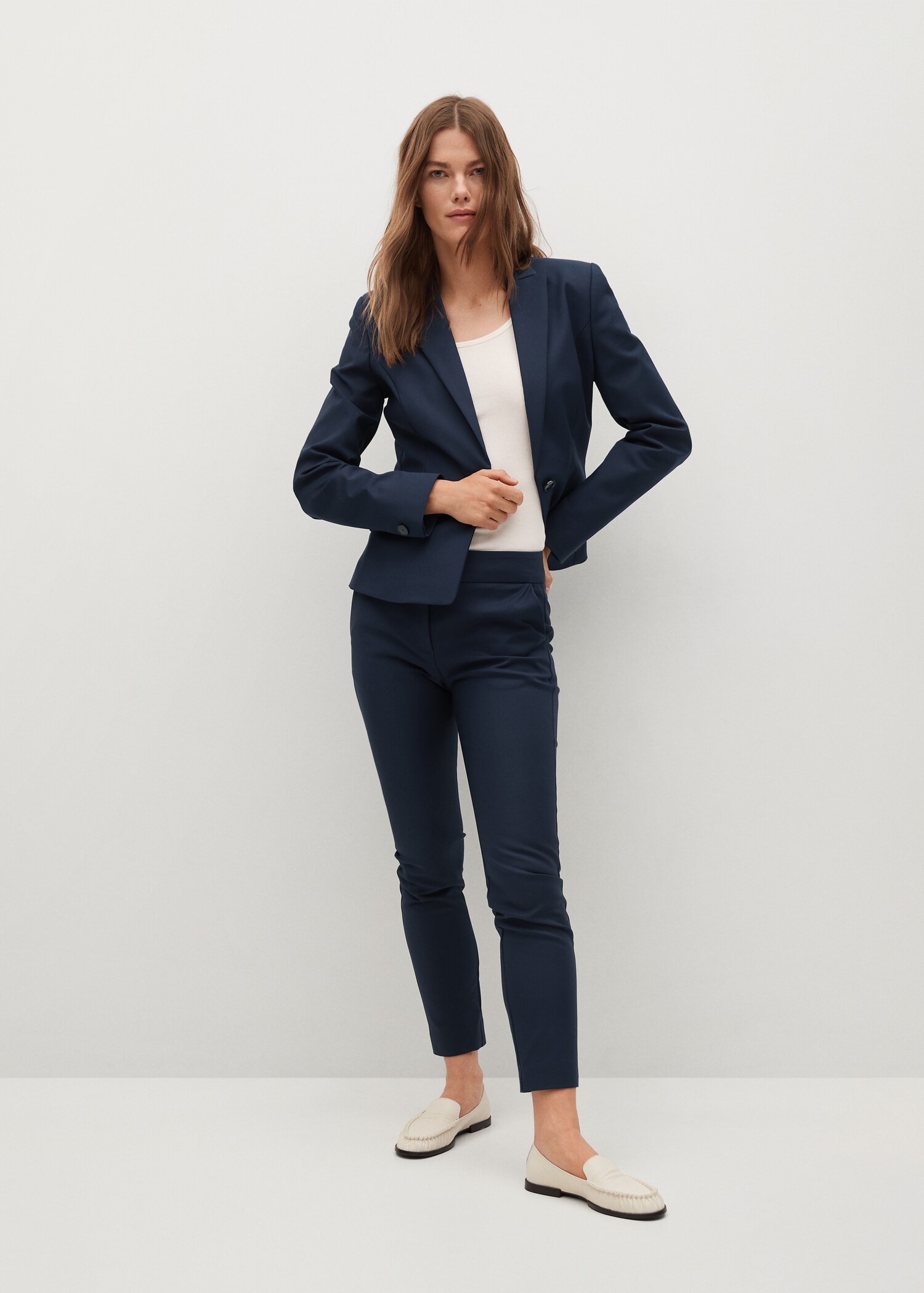 Pantalón pitillo traje - Plano general
