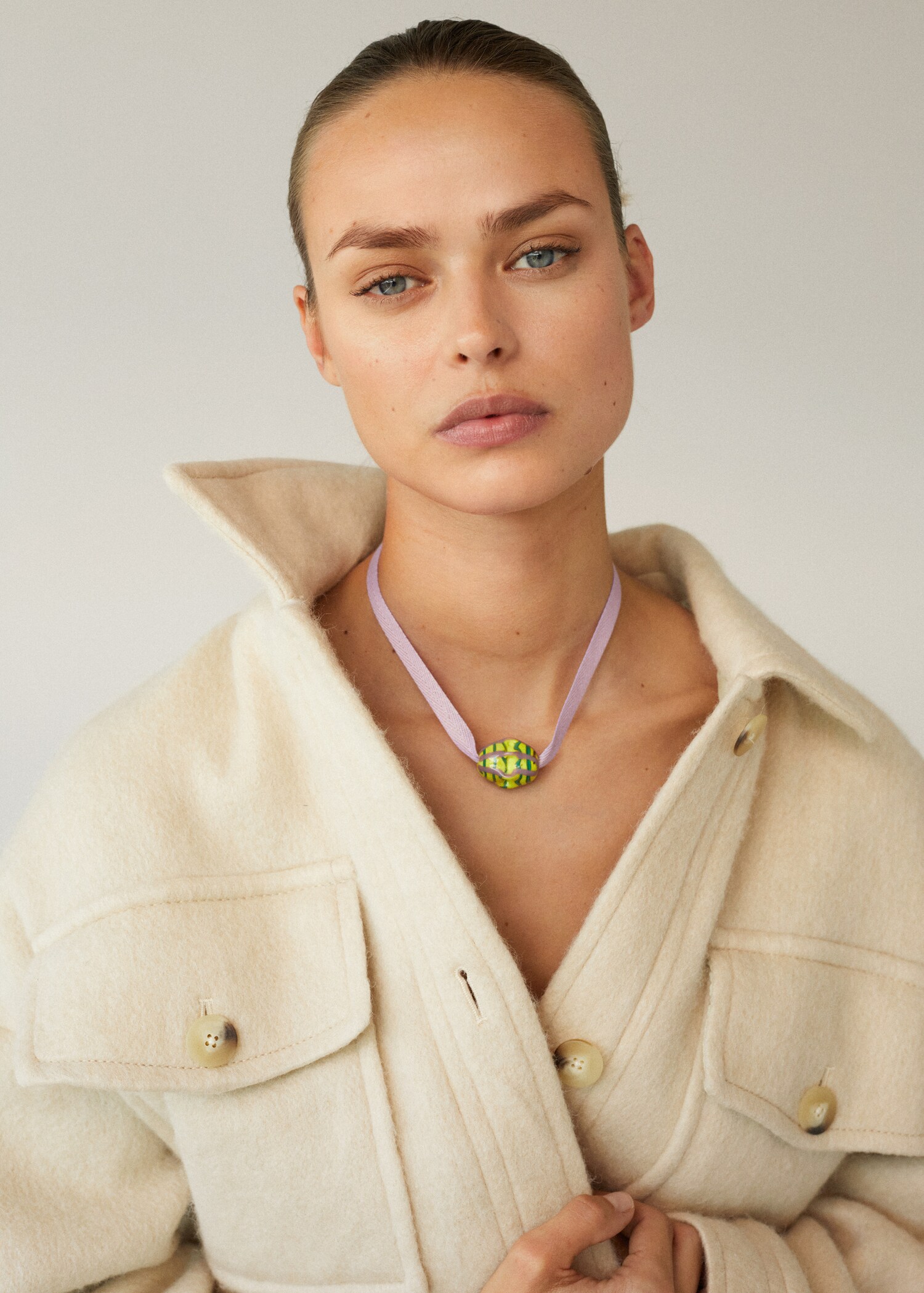 Collar abalorios cristal - Plano general