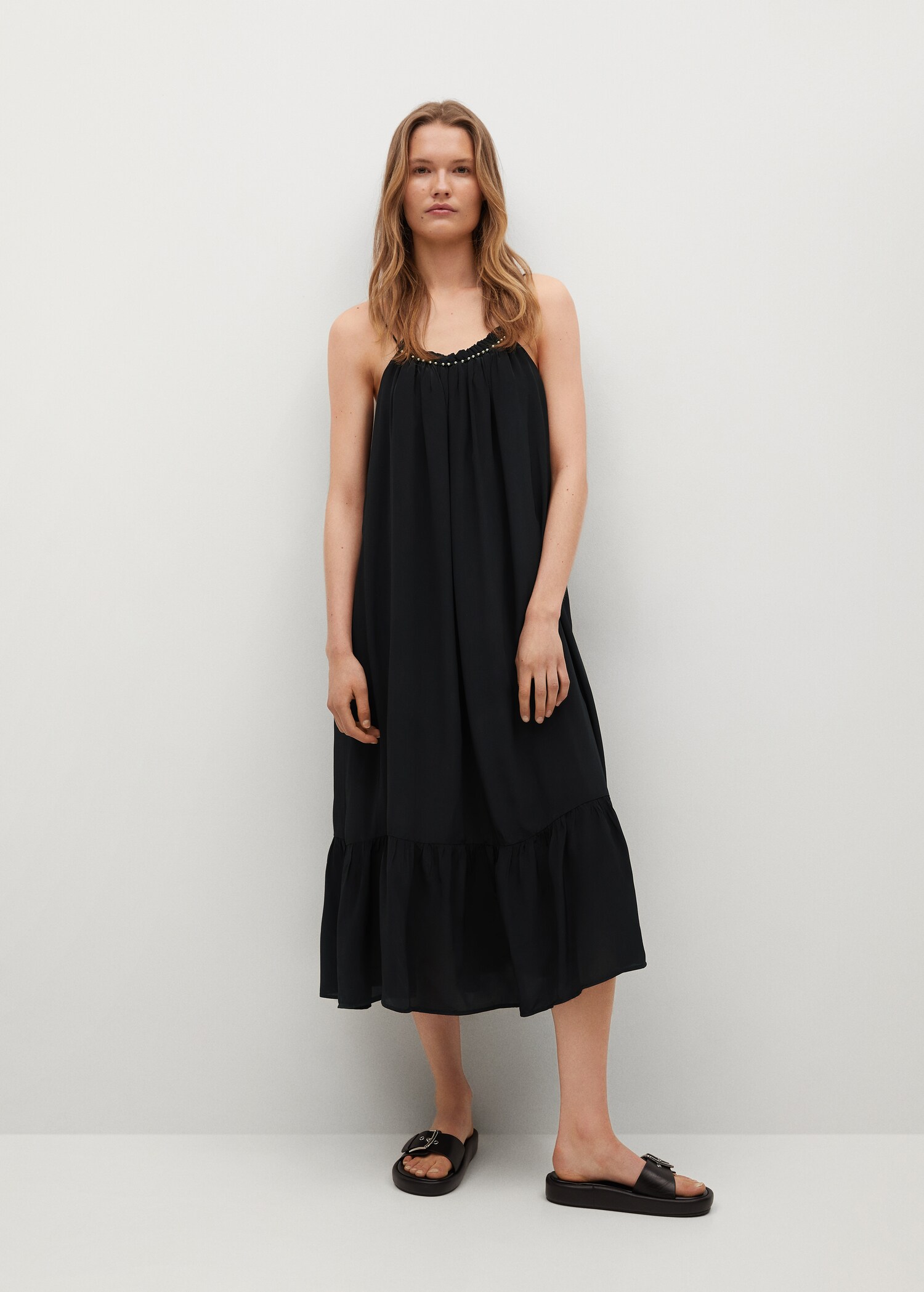 Kleid mit Metall-Applikationen - Allgemeine Ansicht