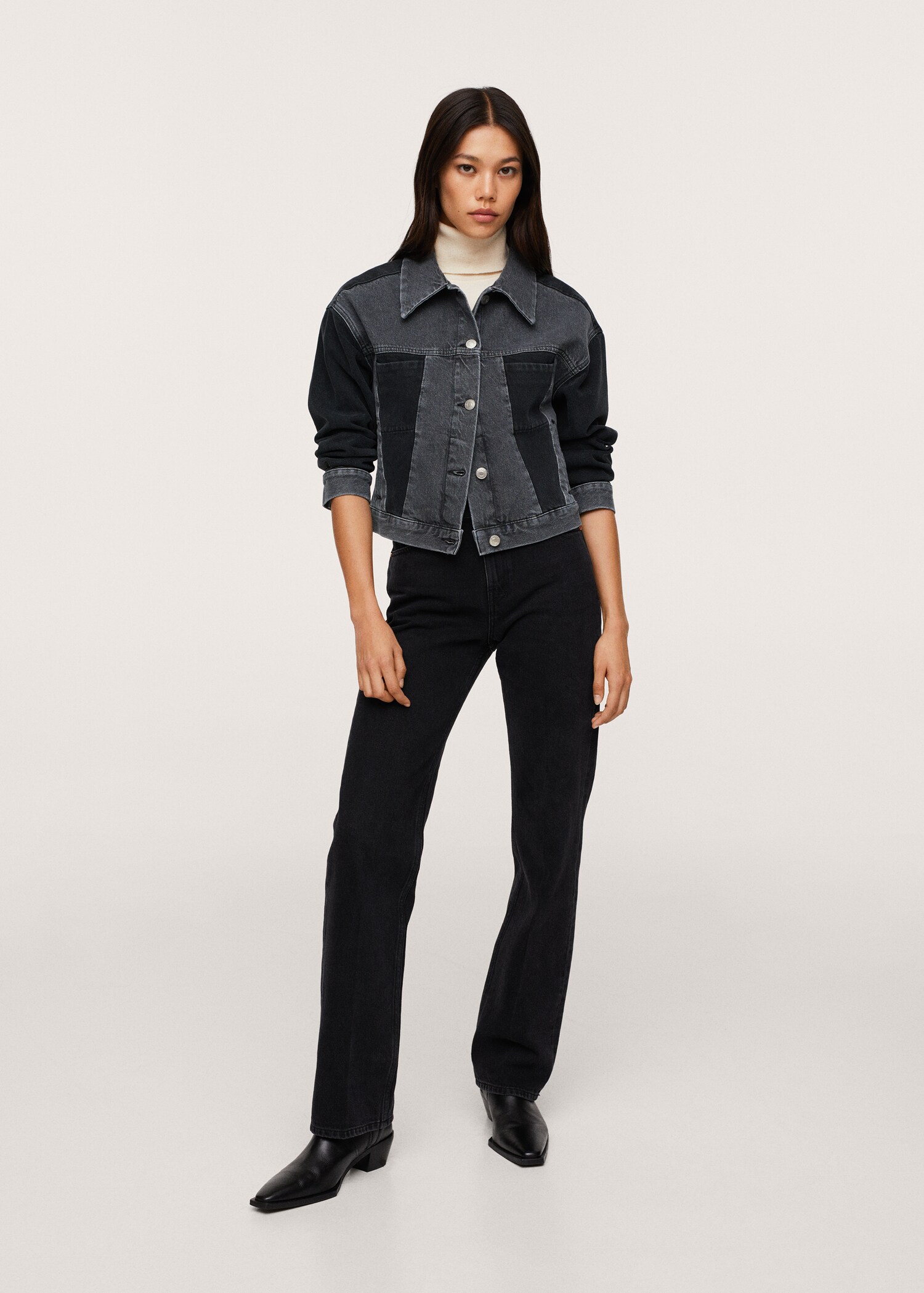 Cazadora crop denim - Plano general