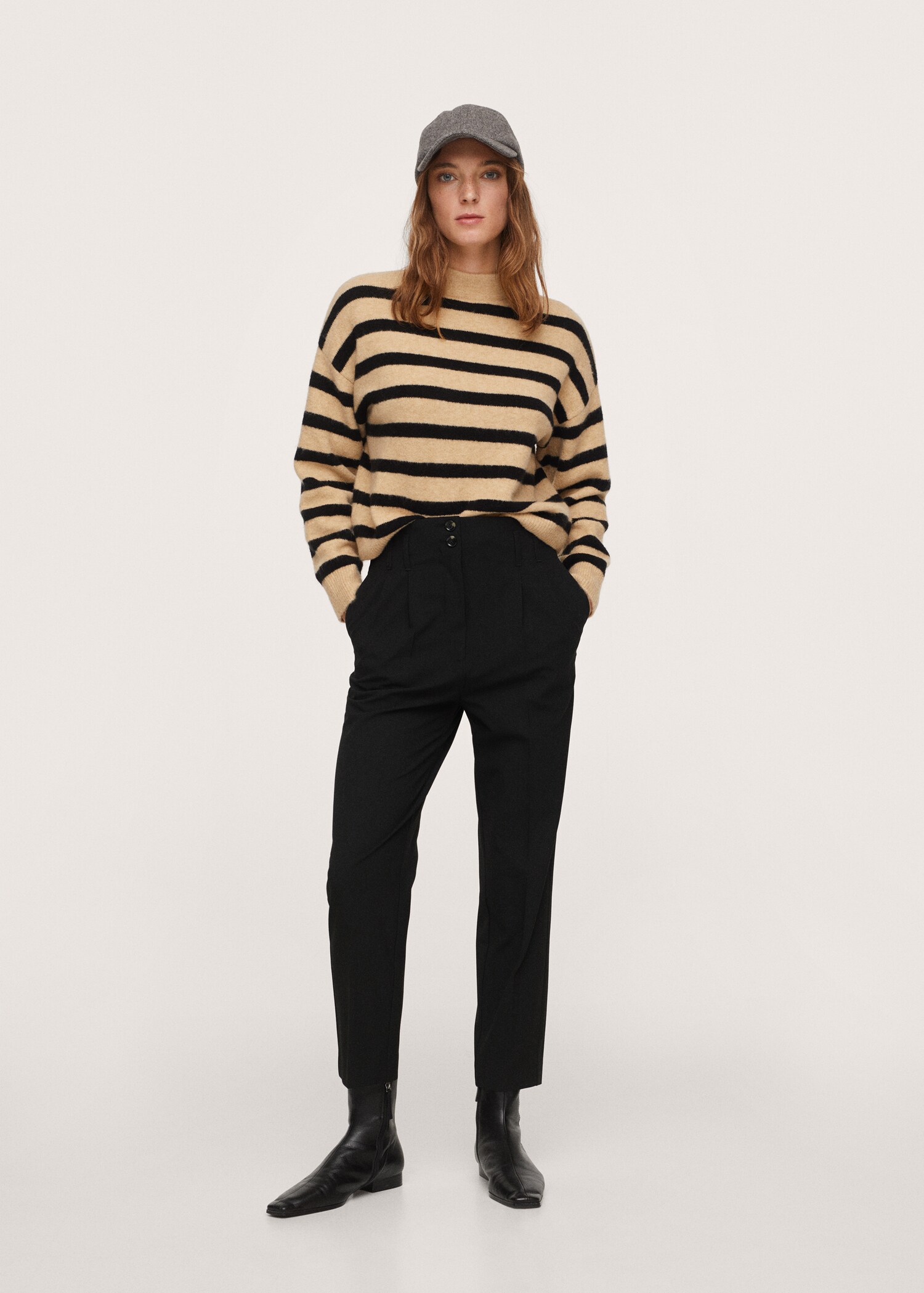 Pantalón tiro alto pinzas  - Plano general