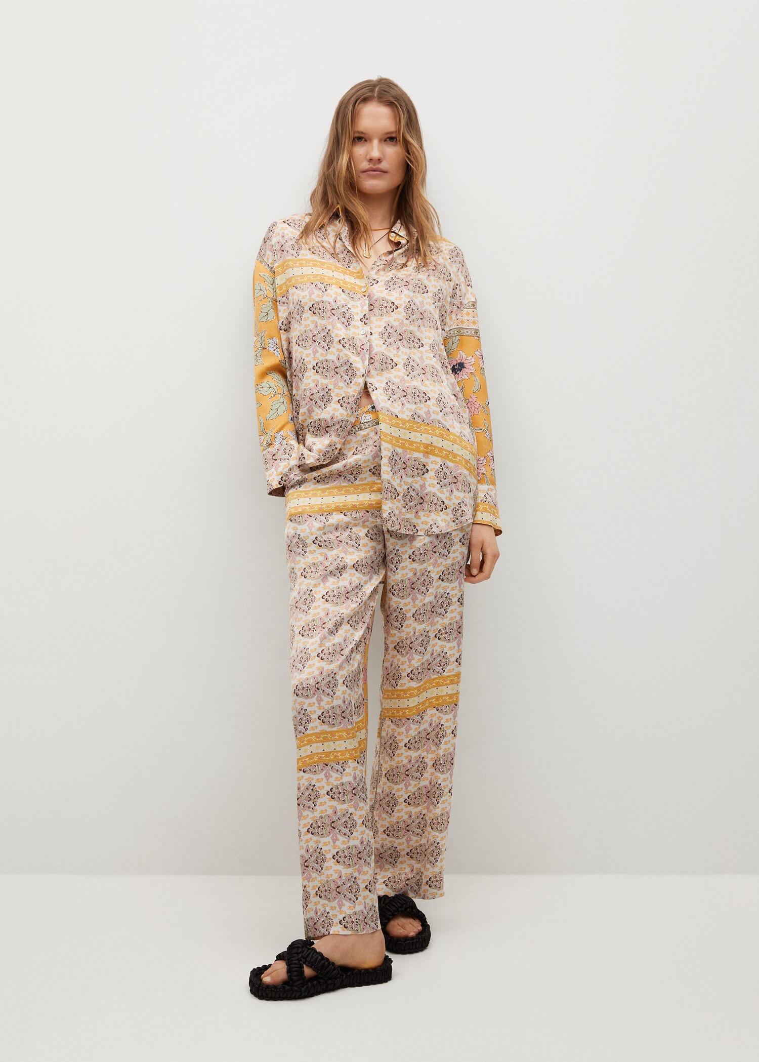 Pantalón estampado combinado - Plano general