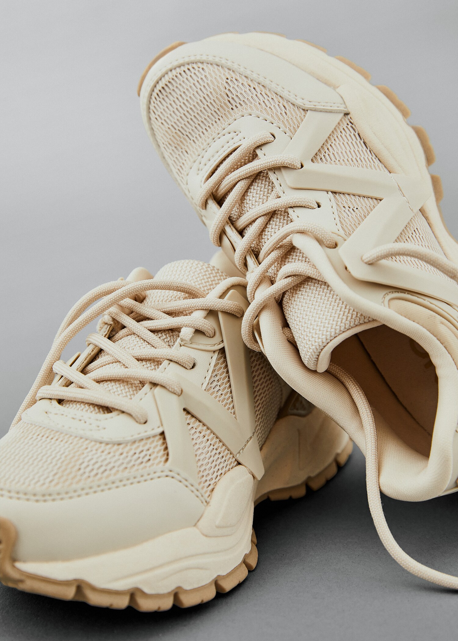 Track sole sneakers - General plane