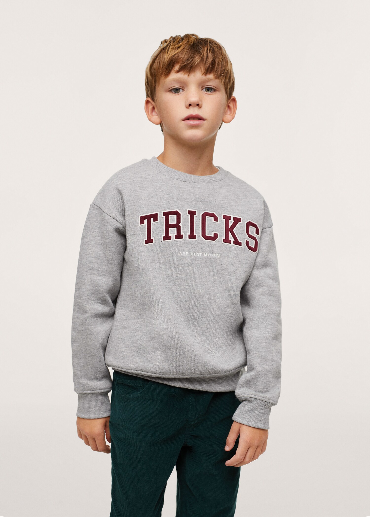 Sudadera mensaje relieve - Plano general