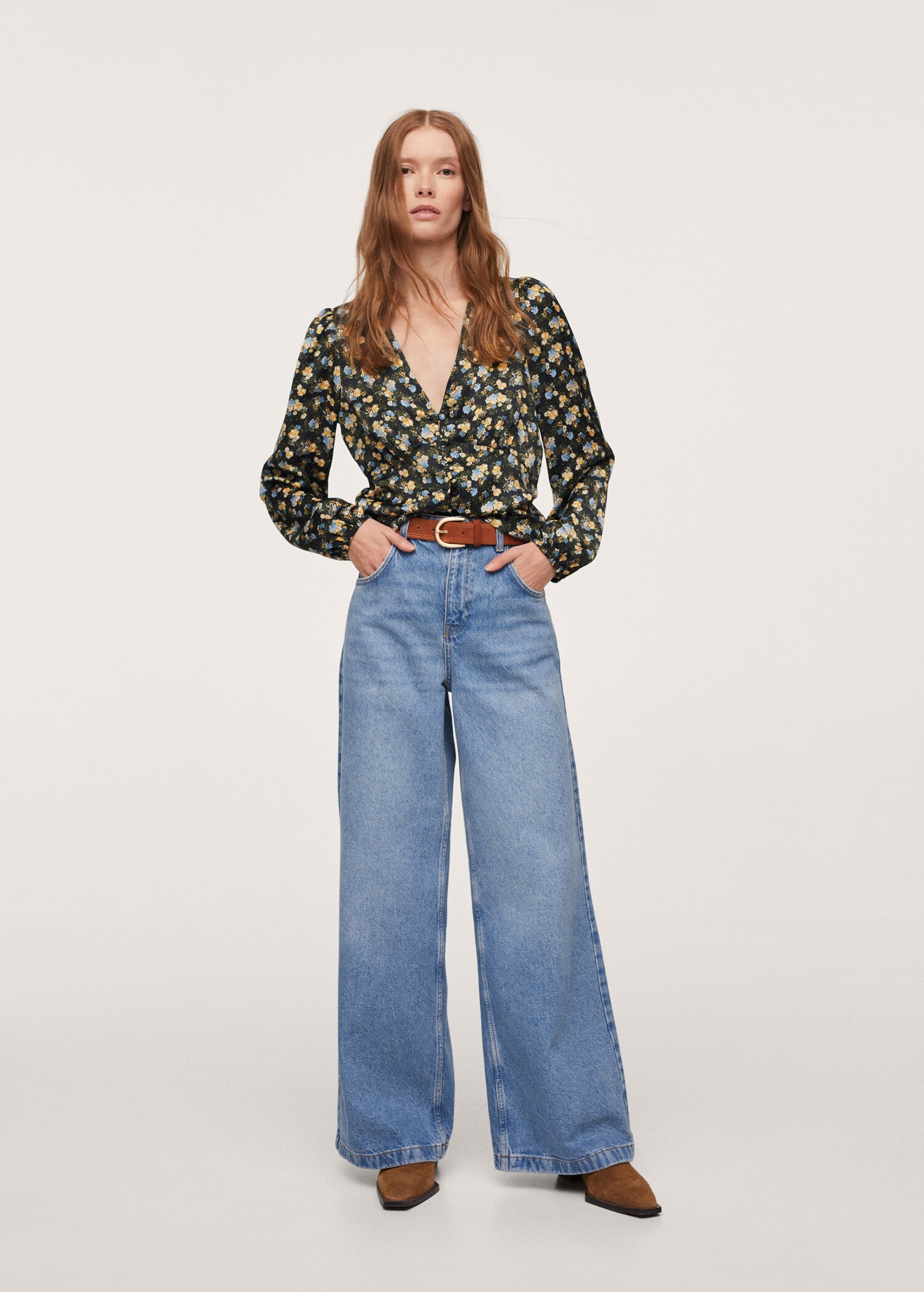 Buttoned flowy blouse - General plane