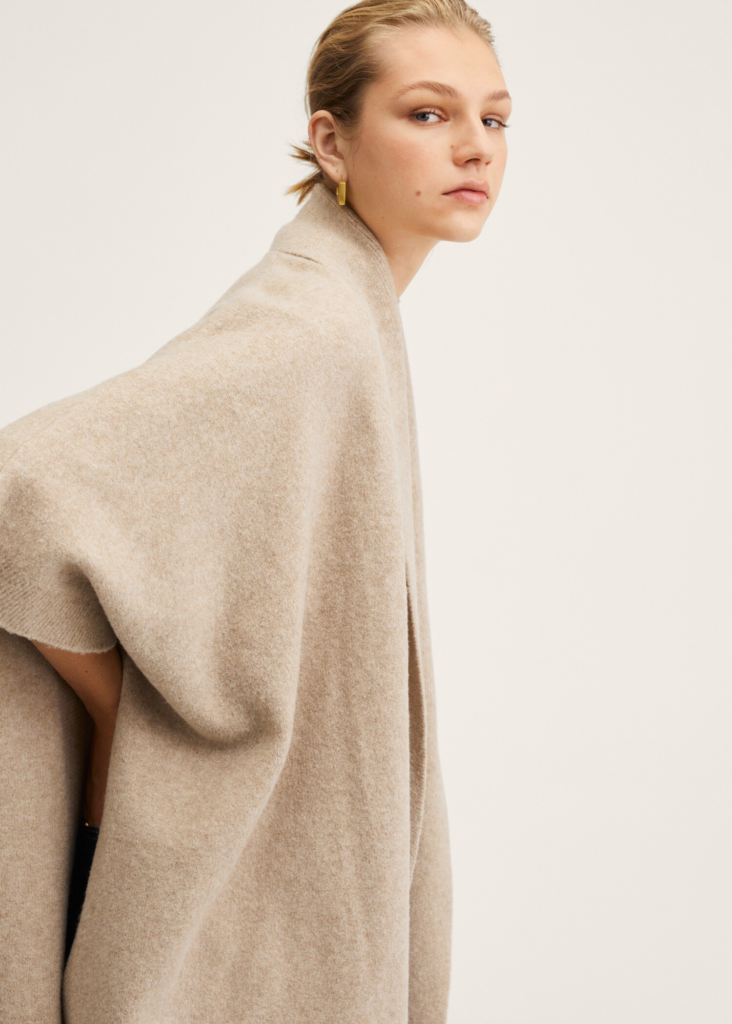 Fringe knit cape - Details of the article 2