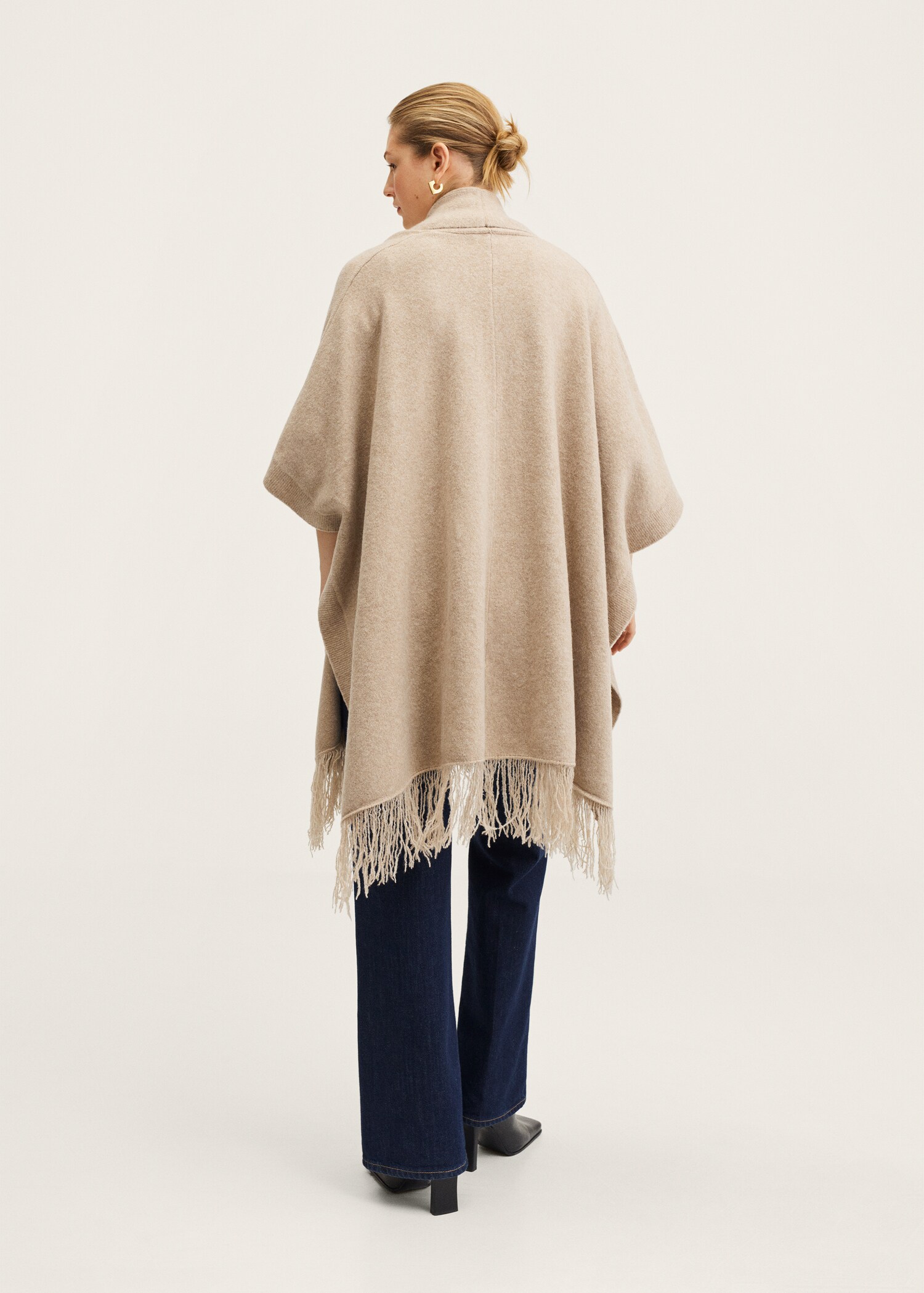 Fringe knit cape - Reverse of the article