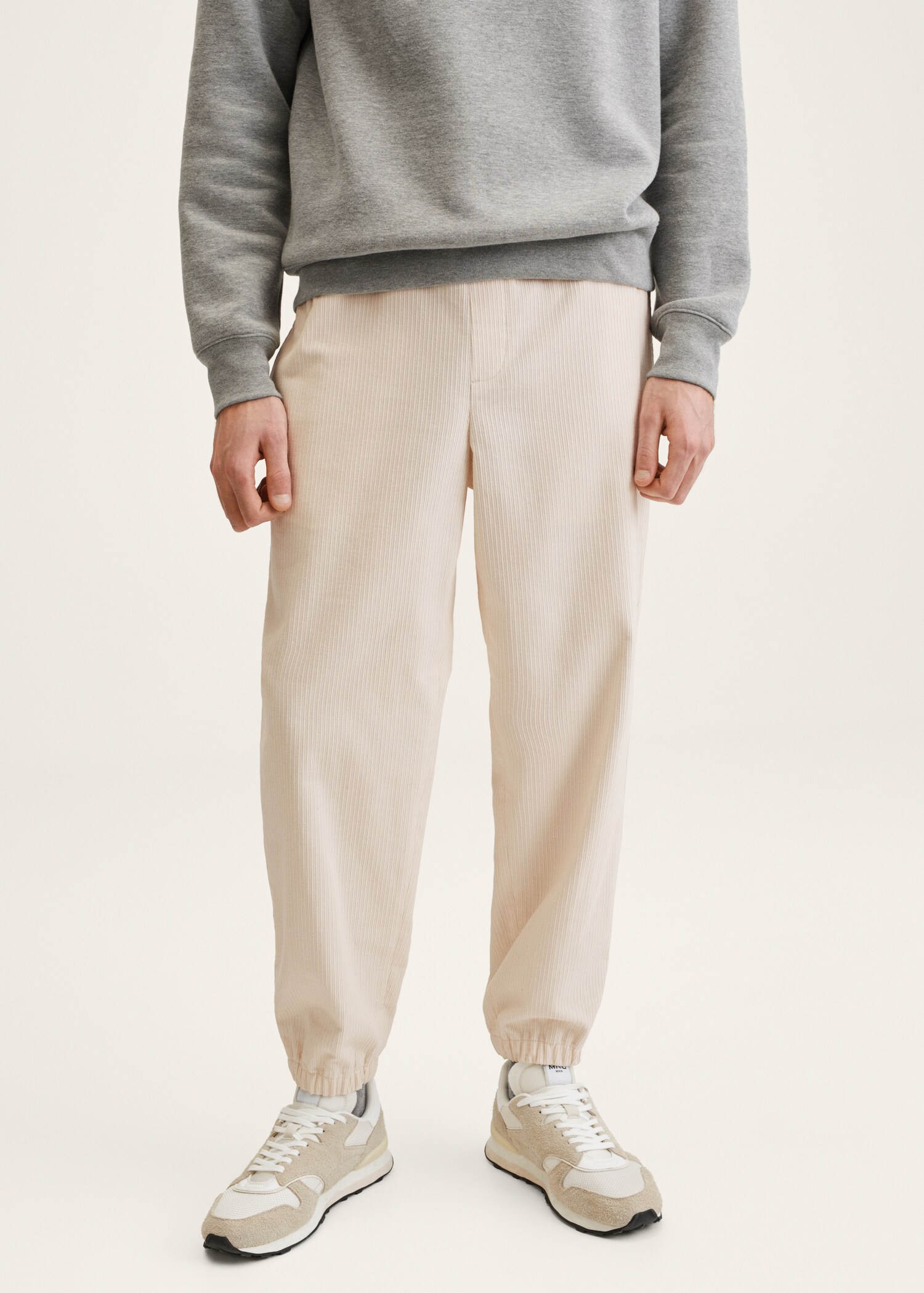Pantalón jogger pana - Plano medio